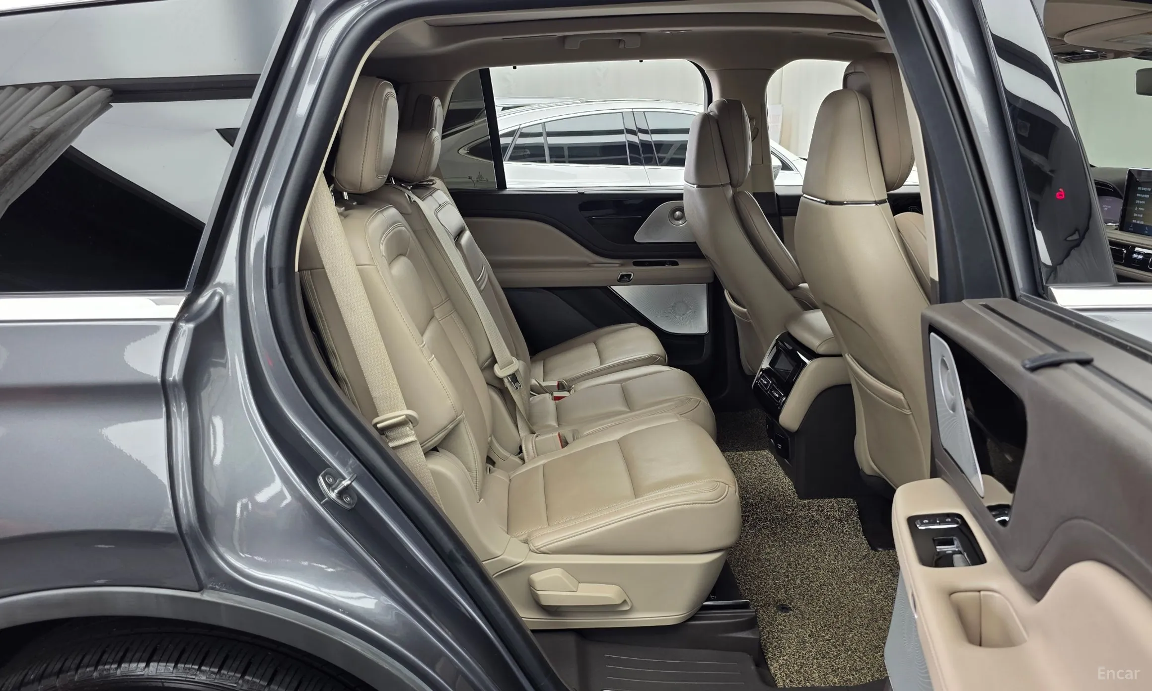 Lincoln Aviator 2nd Generation превью 12