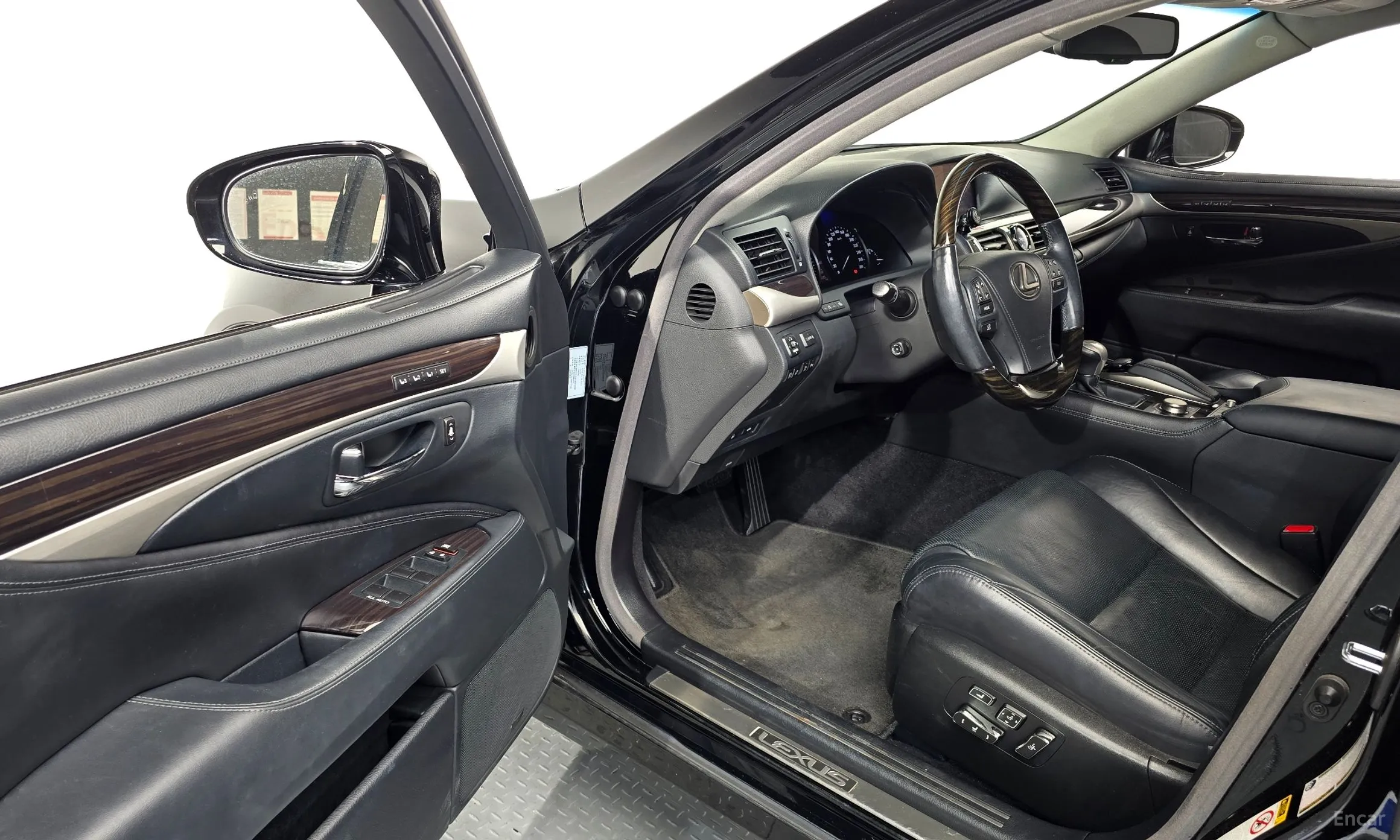 Lexus LS460 превью 10