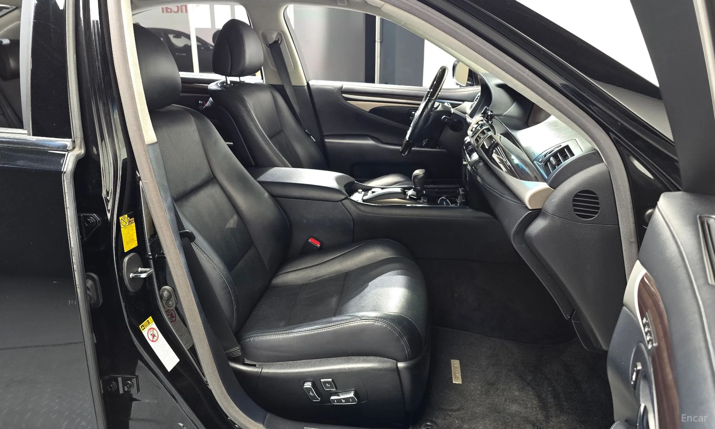 Lexus LS460 превью 11