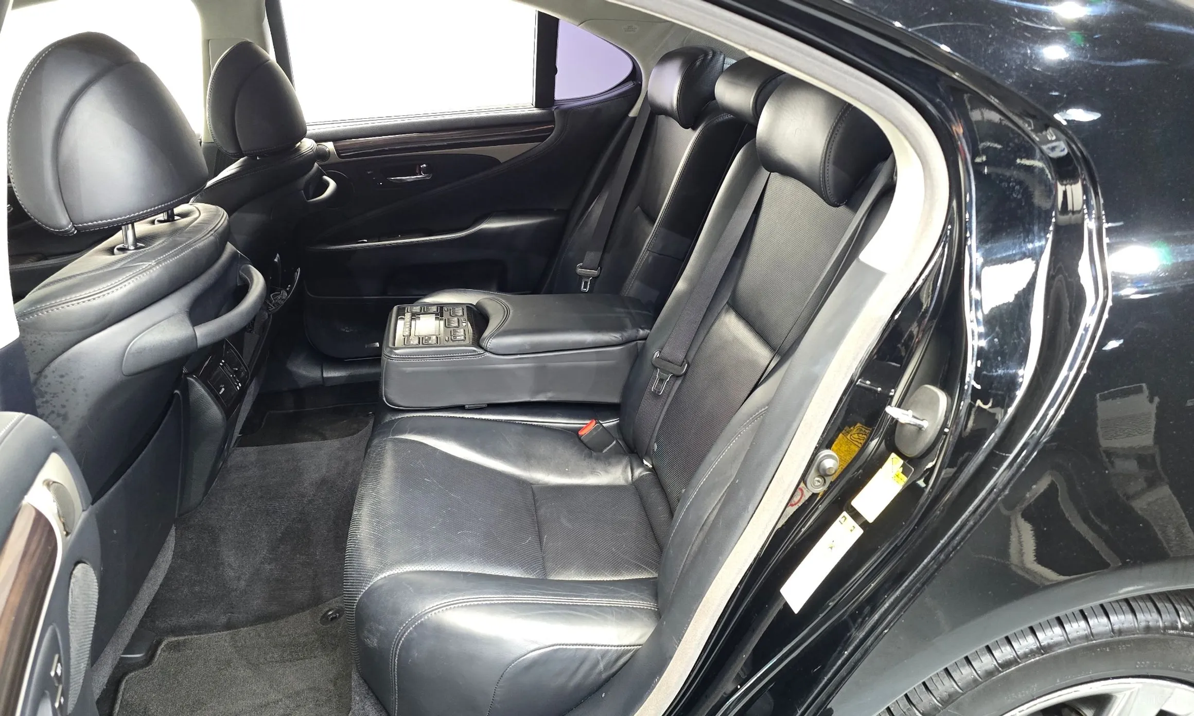 Lexus LS460 превью 12