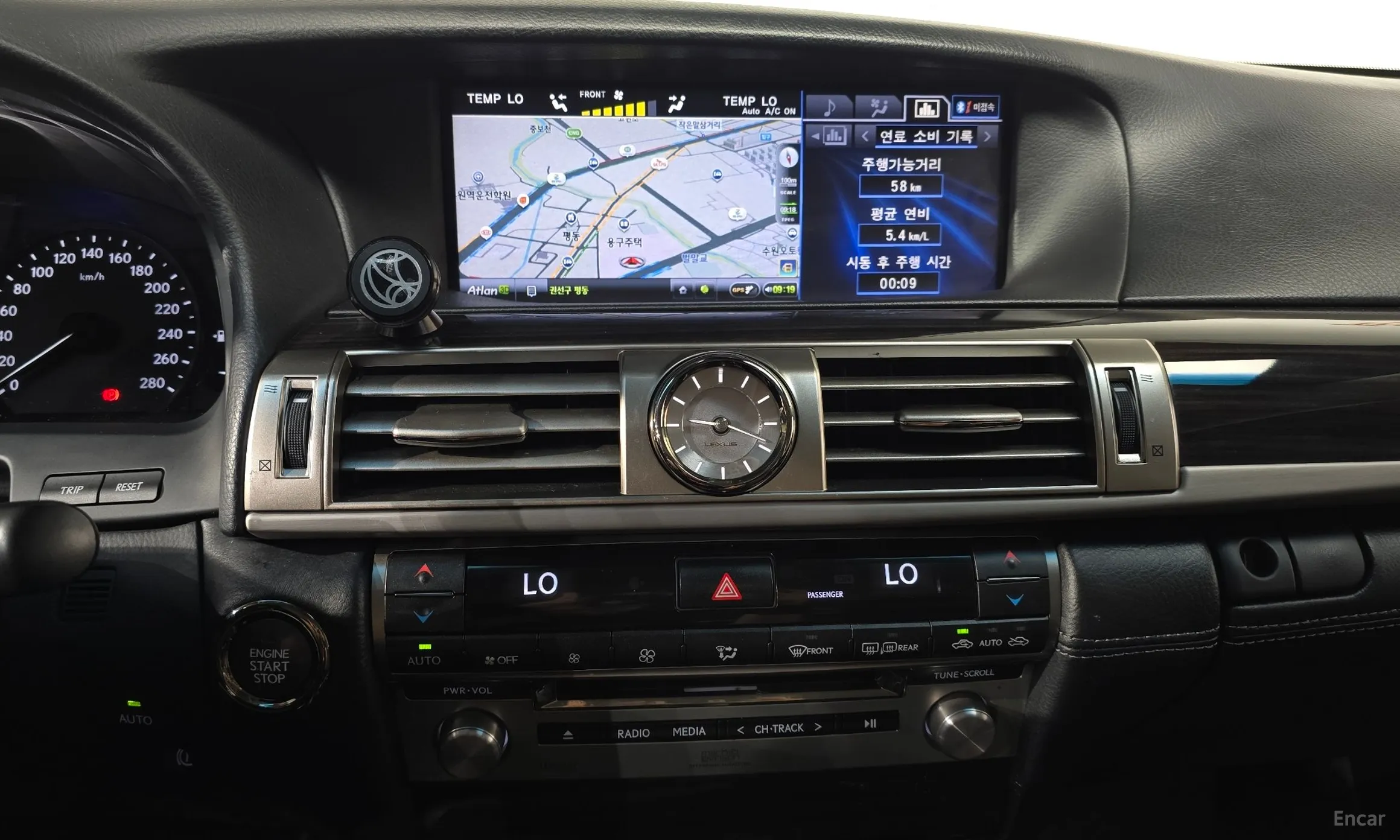 Lexus LS460 превью 13