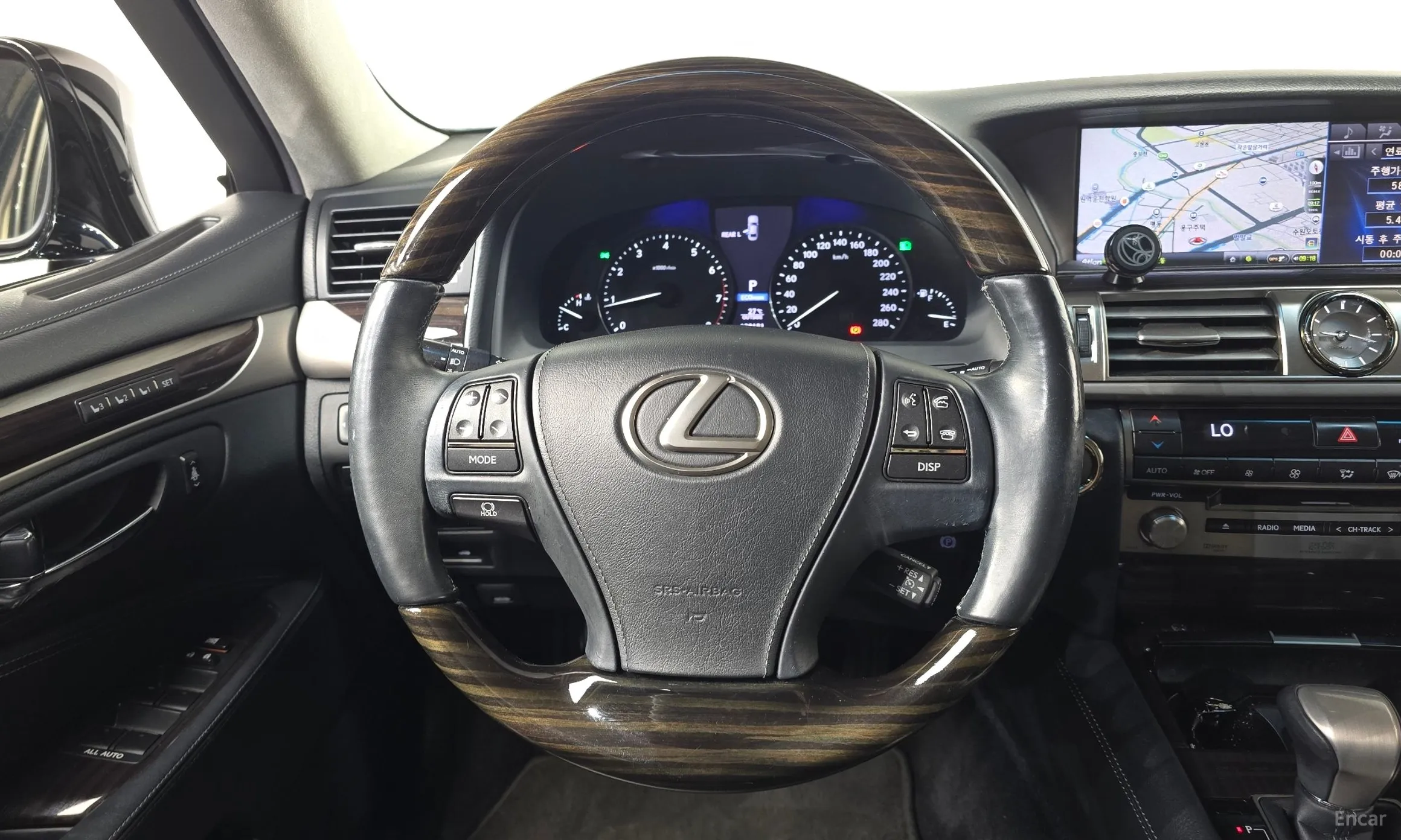 Lexus LS460 превью 14