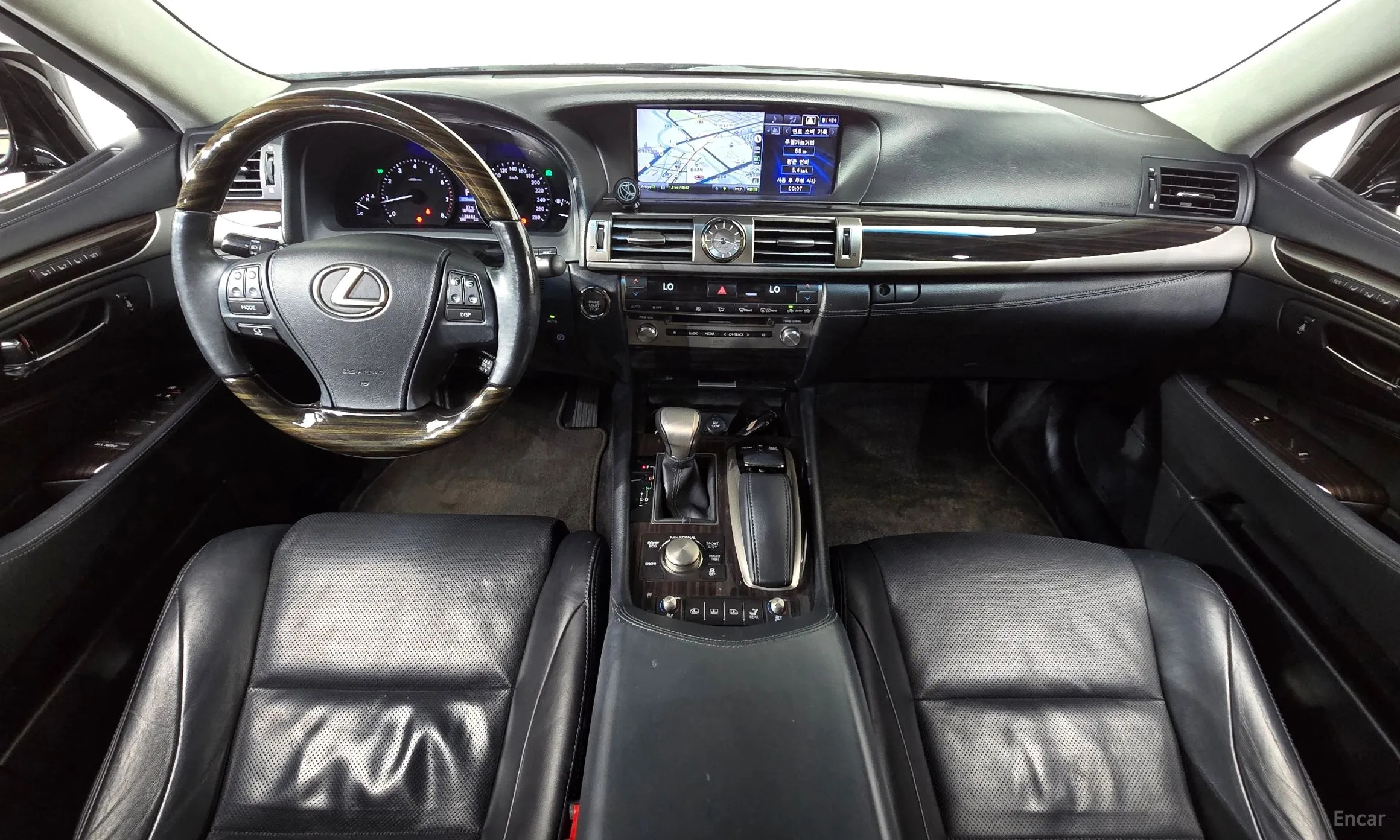Lexus LS460 превью 7