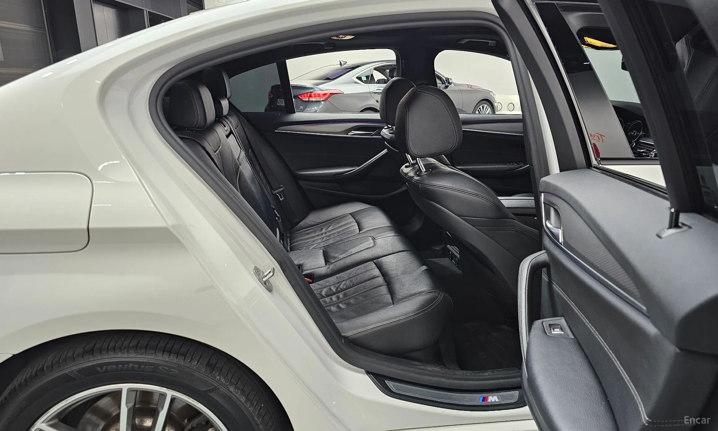 BMW 5 Series (G30) превью 11