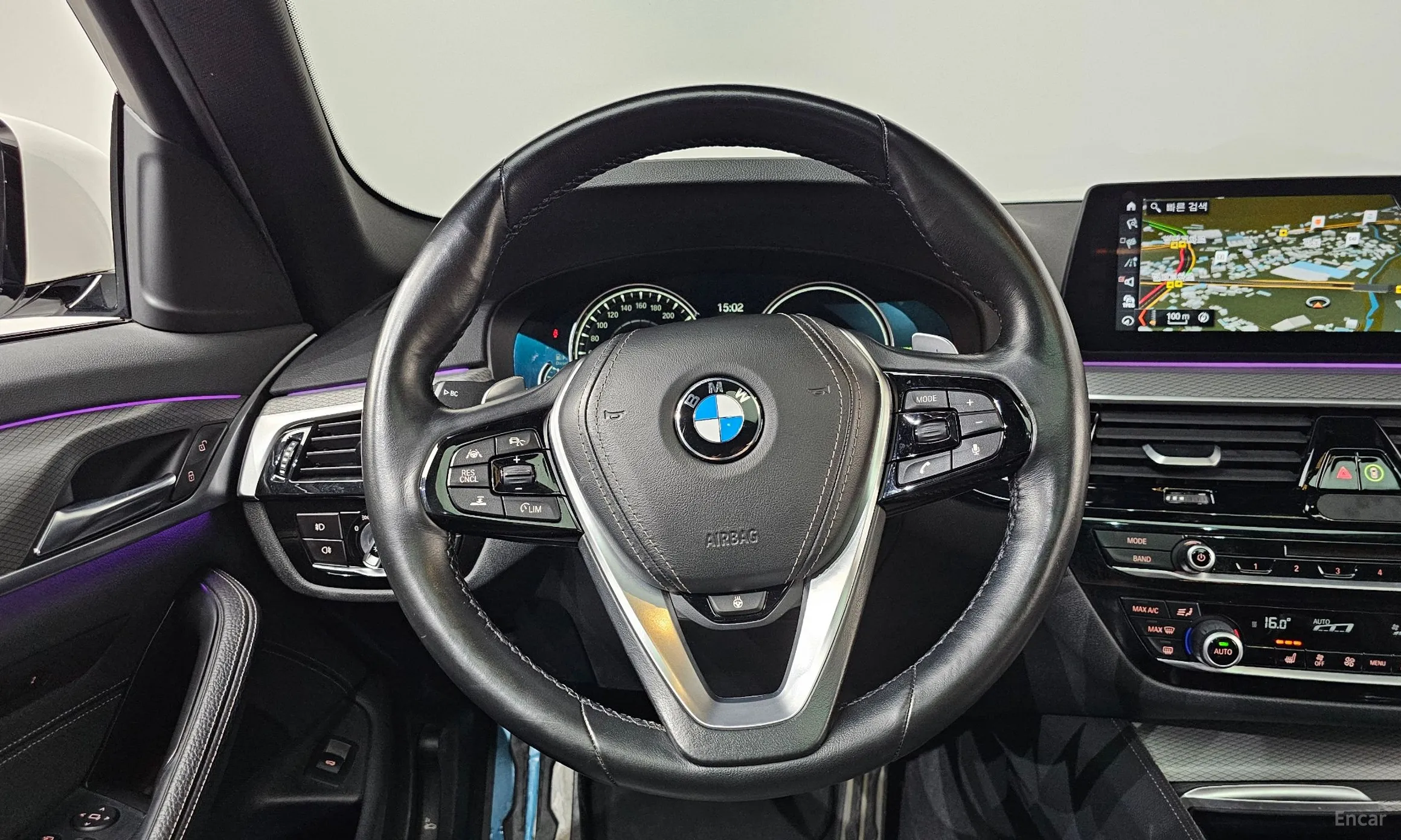 BMW 5 Series (G30) превью 12