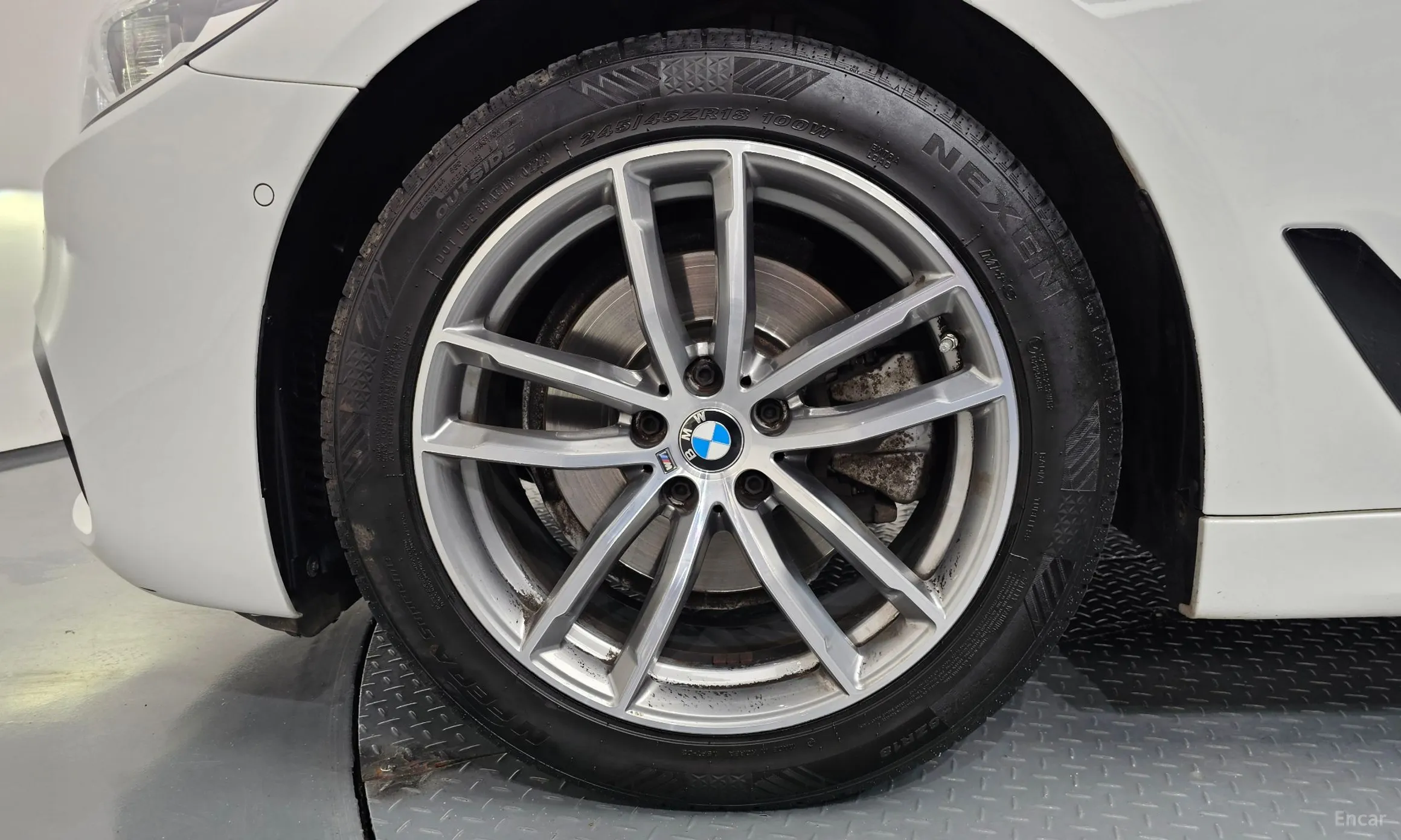 BMW 5 Series (G30) превью 5