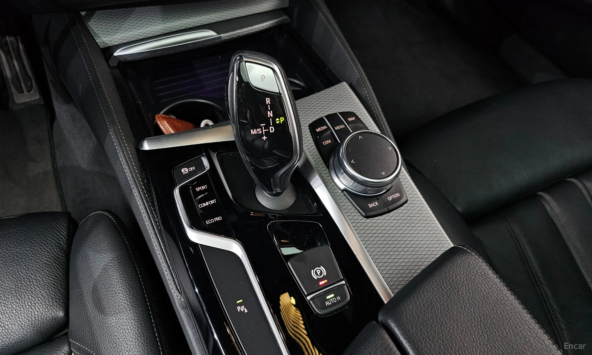 BMW 5 Series (G30) превью 9