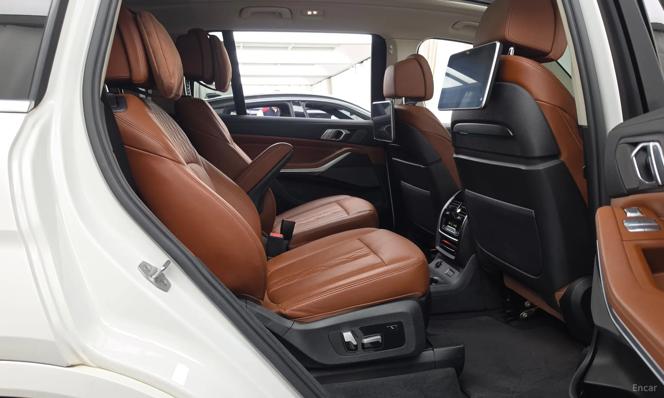 BMW X7 (G07) превью 12