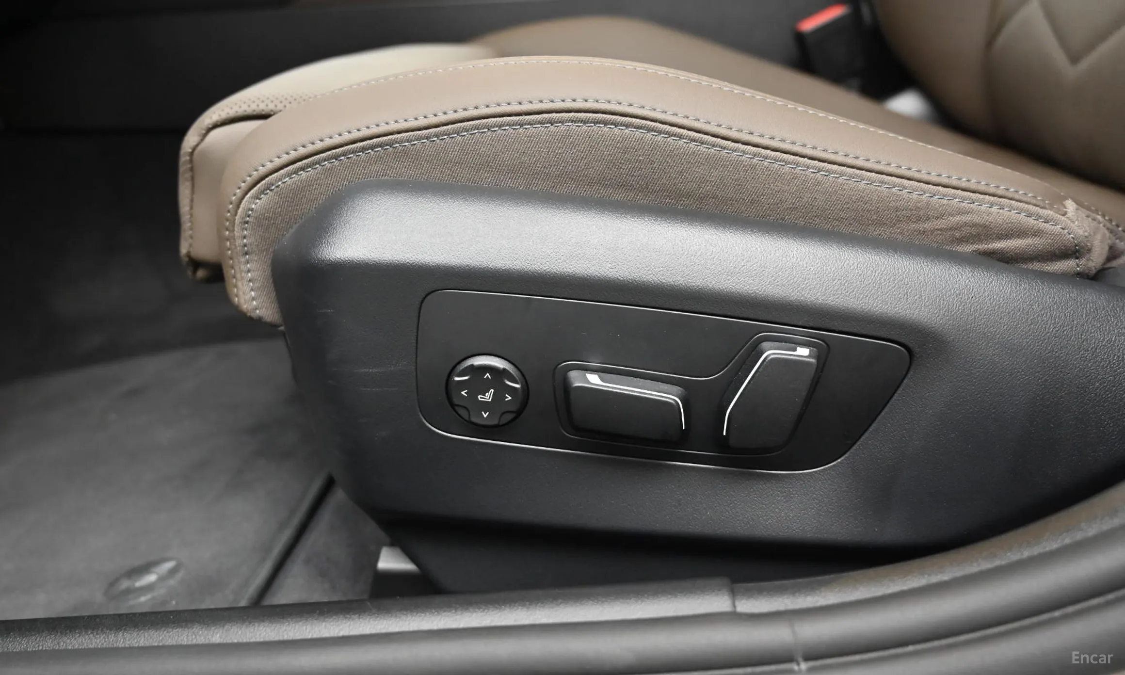 BMW 5 Series (G60) превью 12