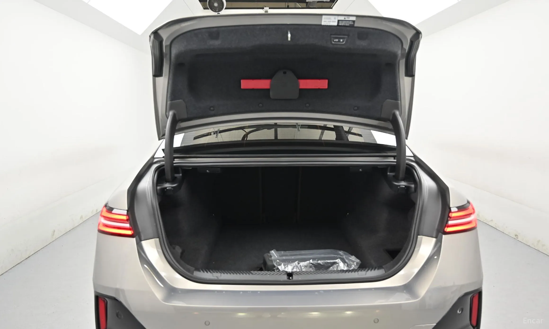 BMW 5 Series (G60) превью 13