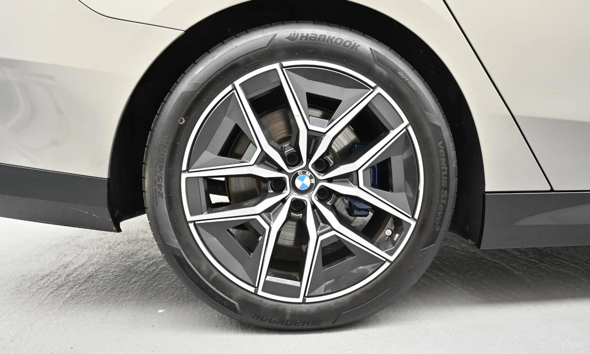 BMW 5 Series (G60) превью 5