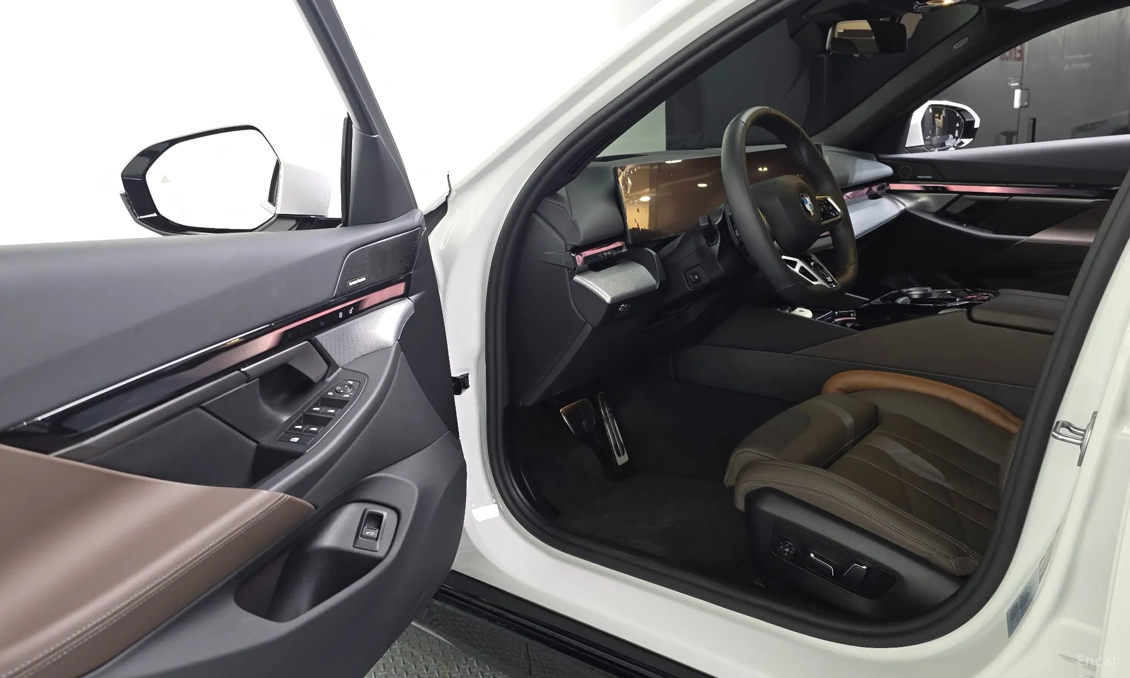 BMW 5 Series (G60) превью 10