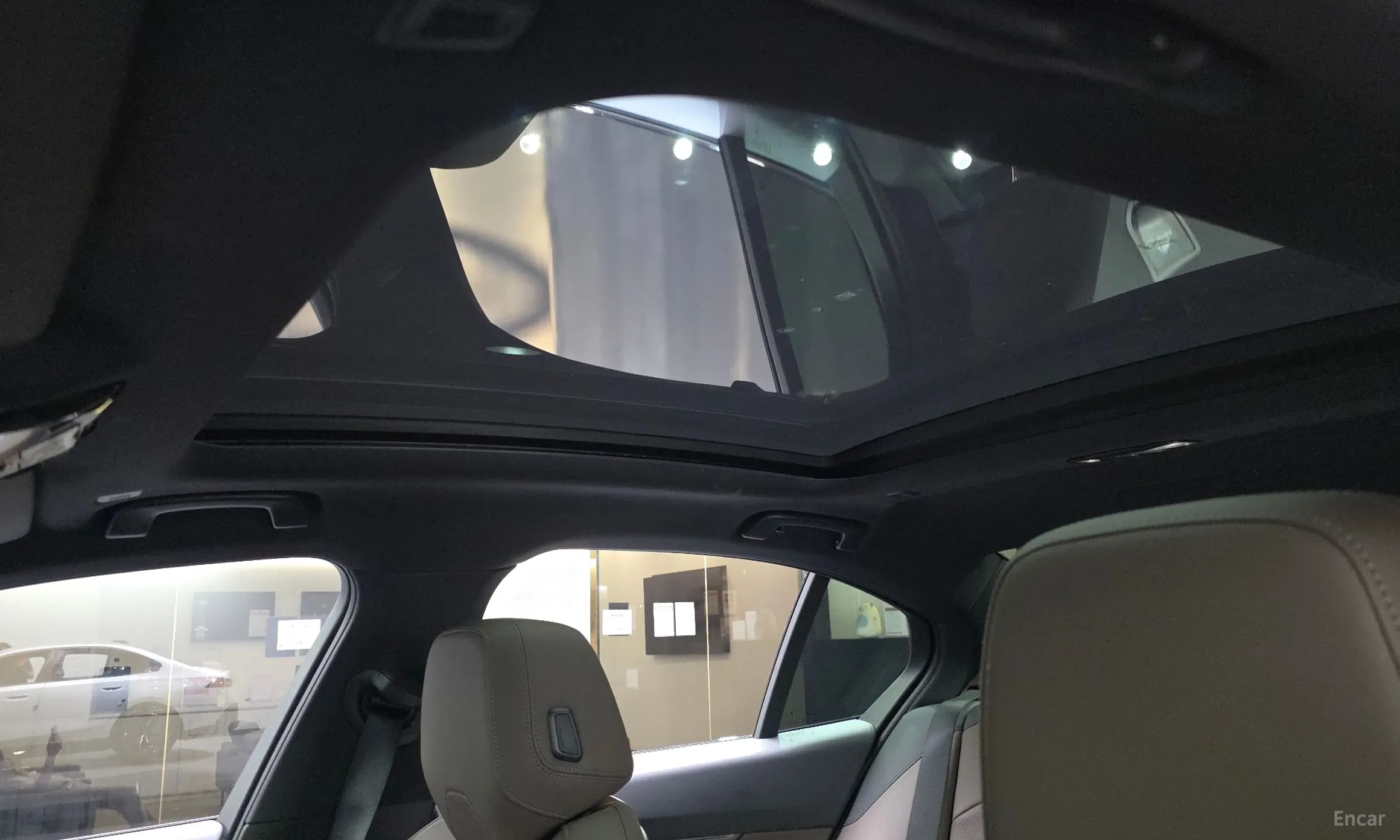 BMW 5 Series (G60) превью 19