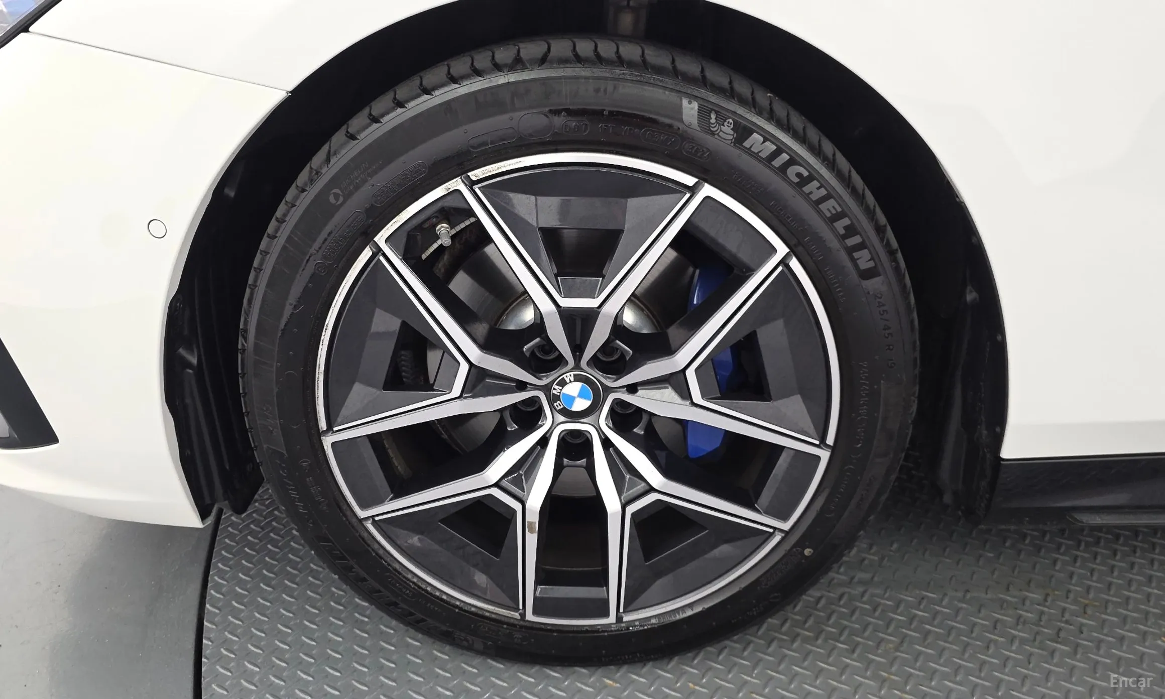 BMW 5 Series (G60) превью 5