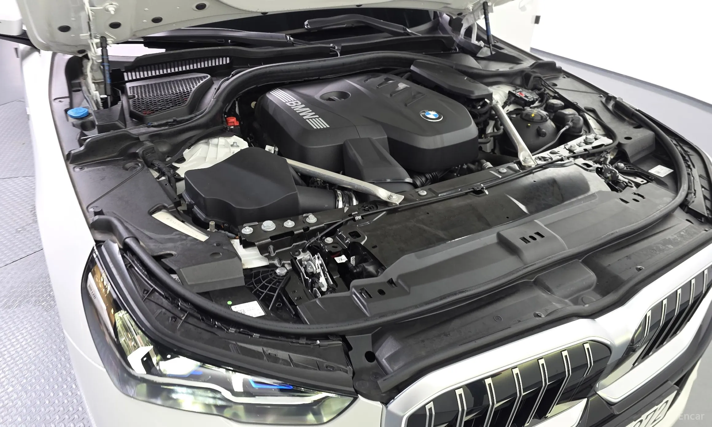 BMW 5 Series (G60) превью 6