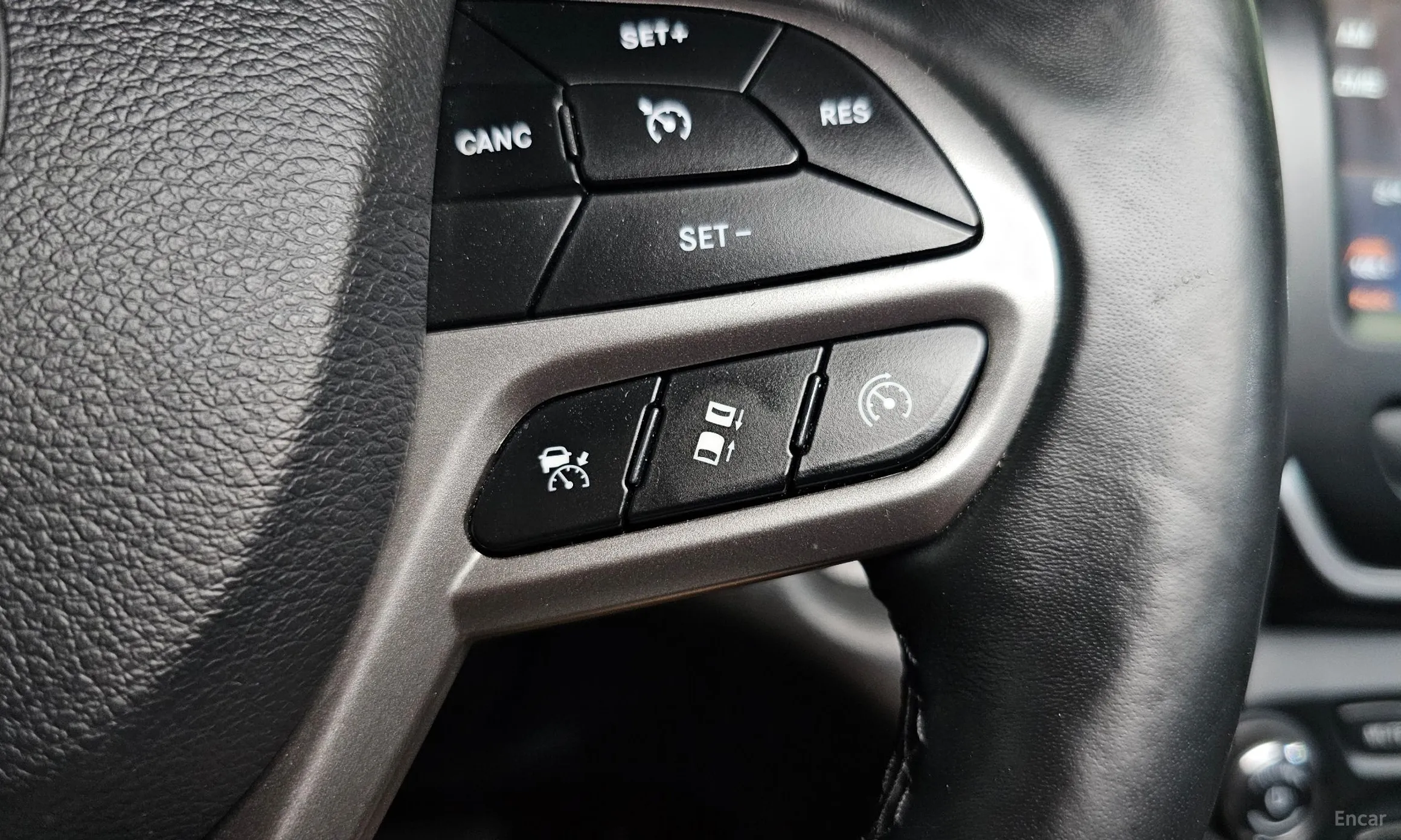 Jeep Cherokee (KL) превью 17