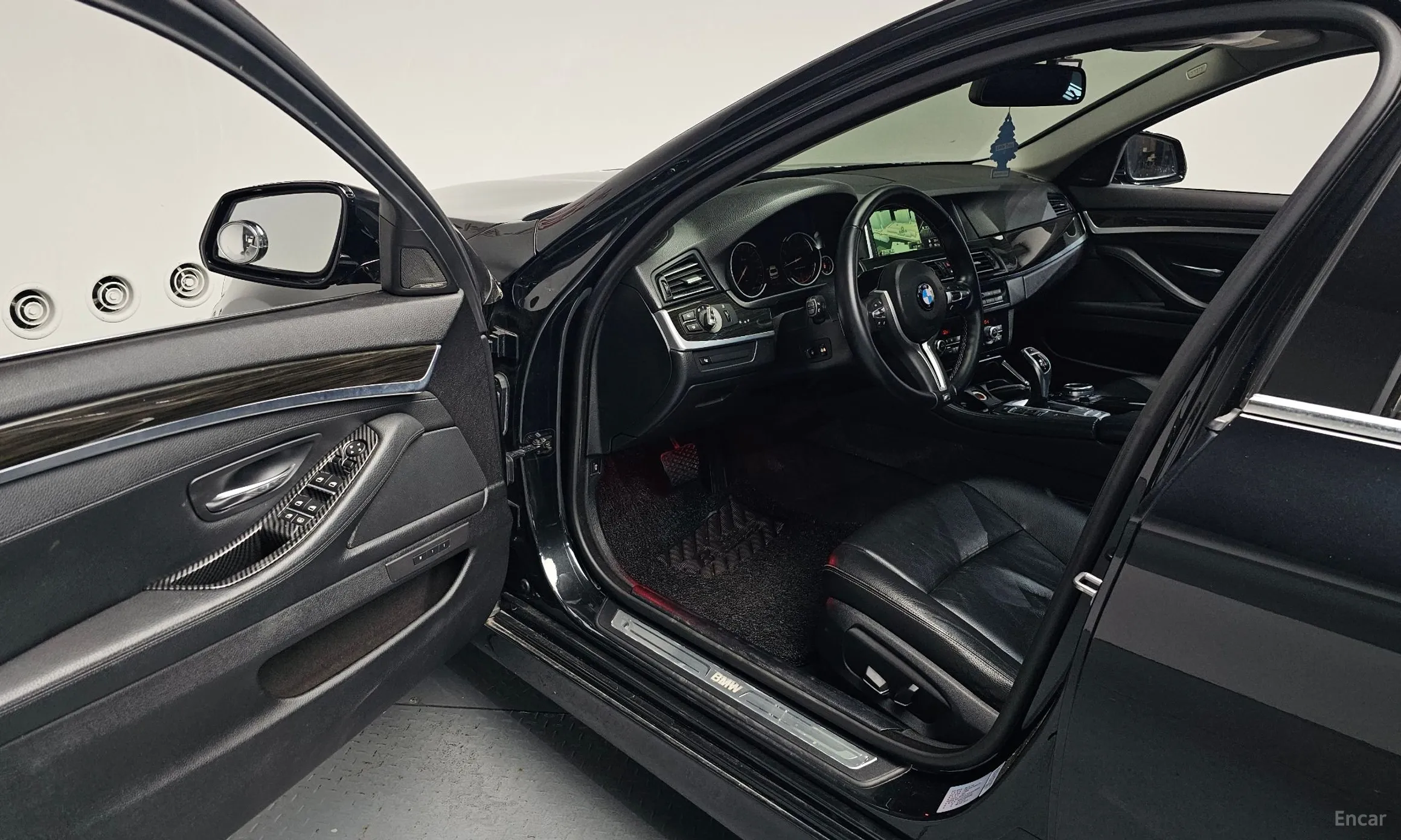 BMW 5 Series (F10) превью 10