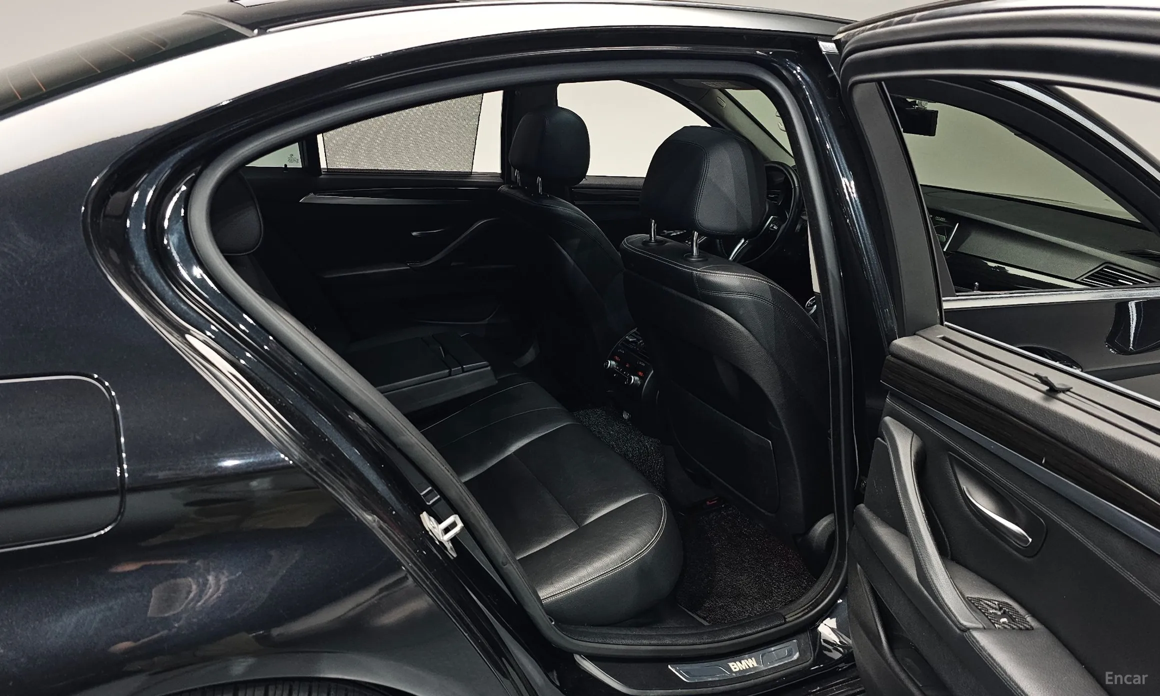 BMW 5 Series (F10) превью 12