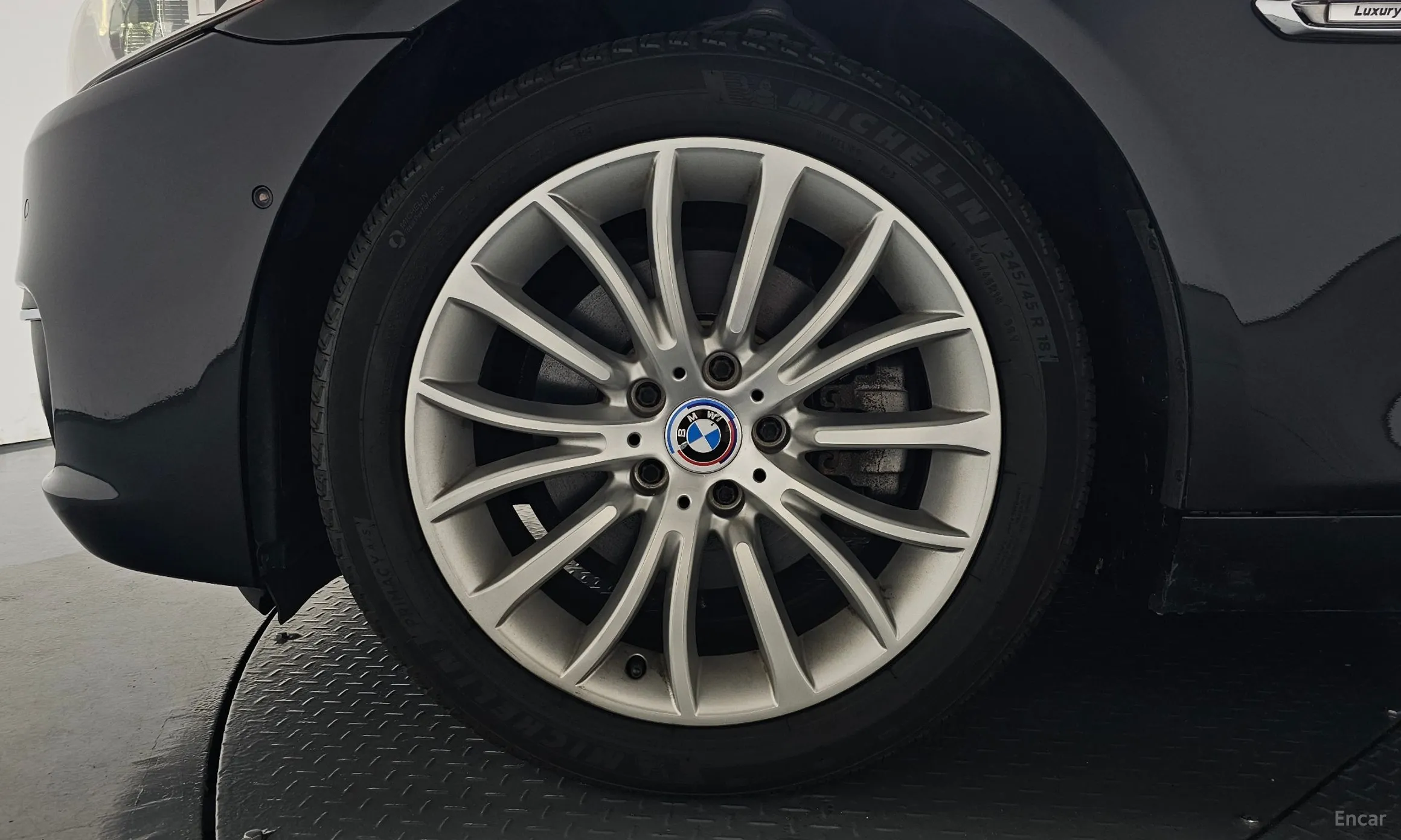 BMW 5 Series (F10) превью 5