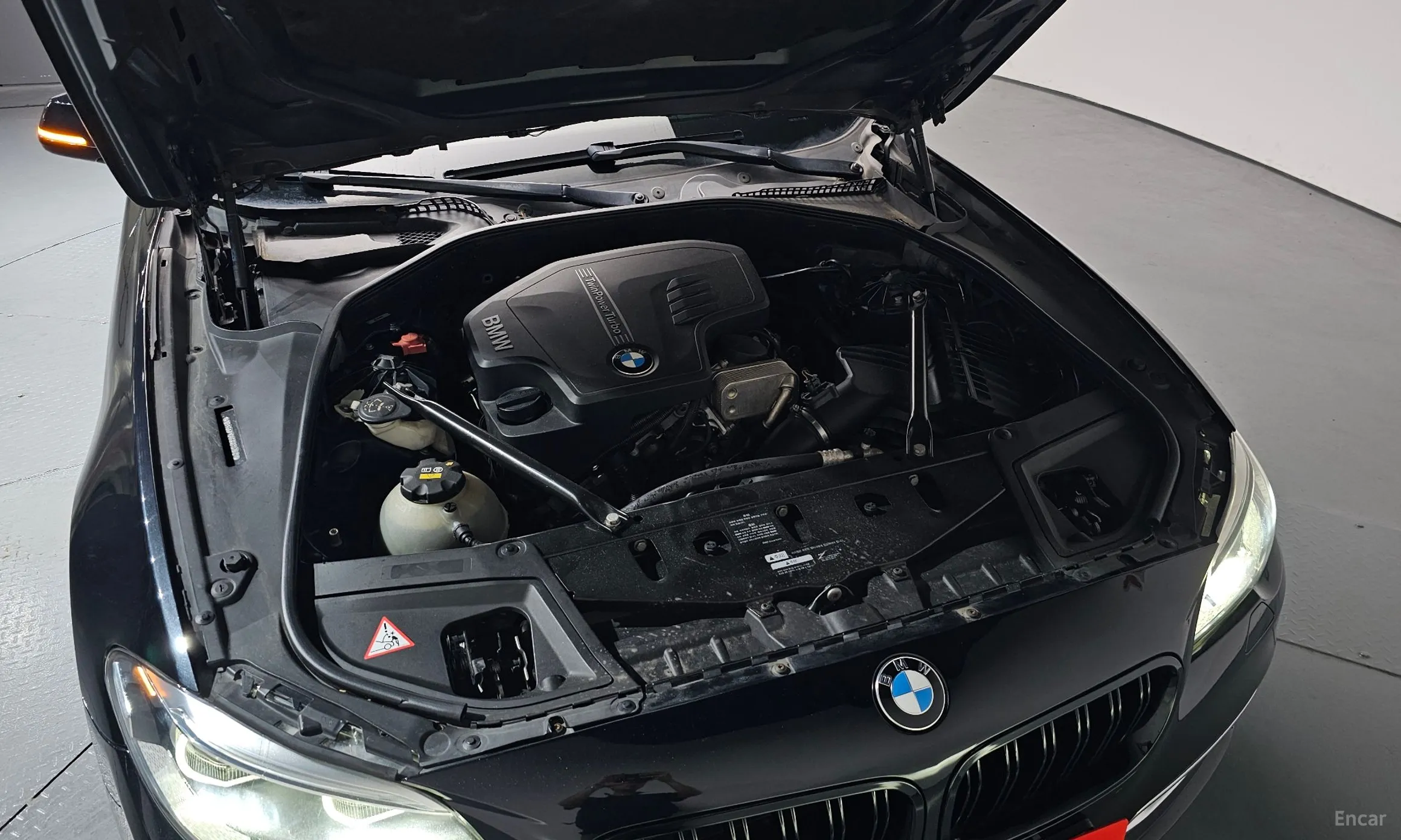 BMW 5 Series (F10) превью 6