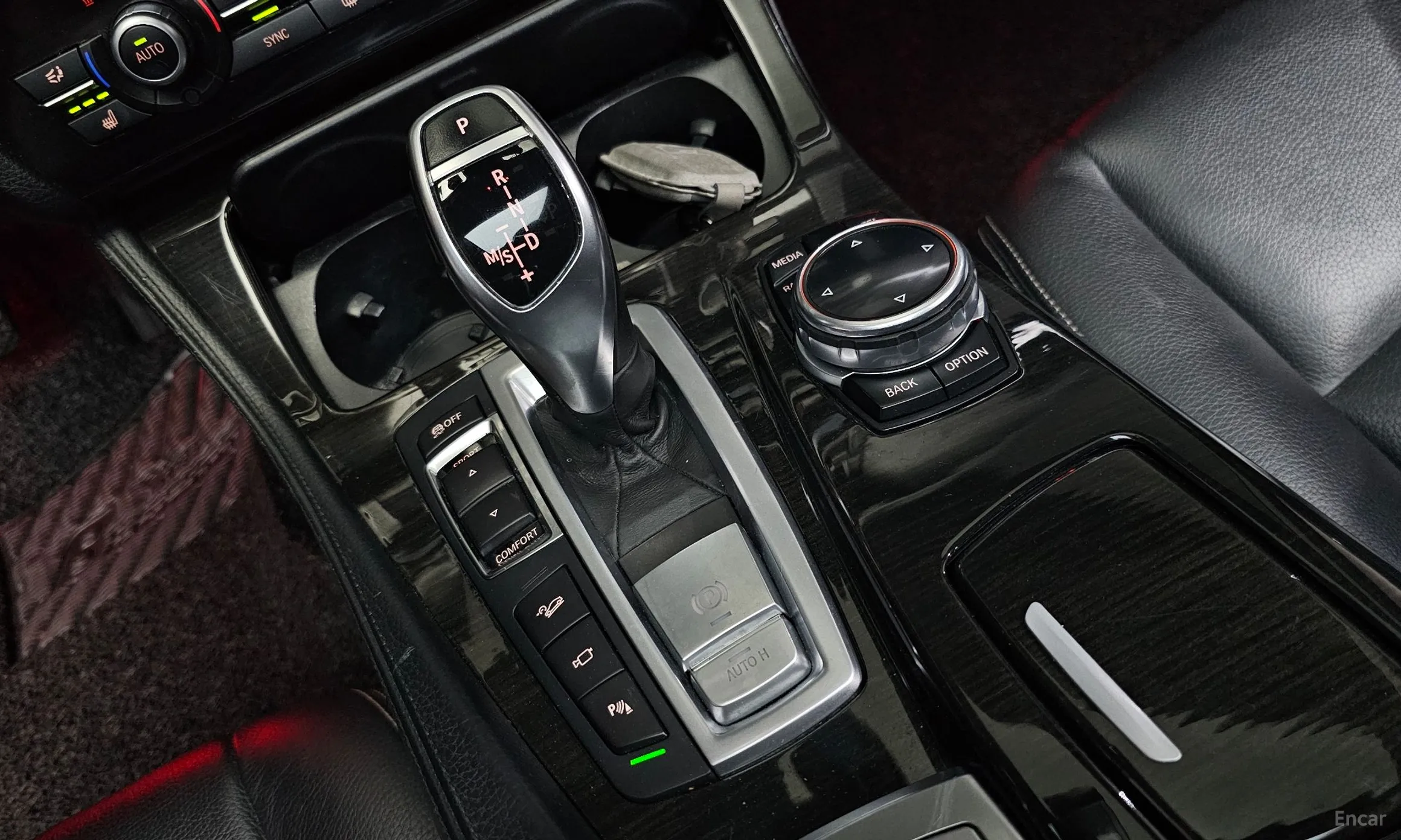 BMW 5 Series (F10) превью 9