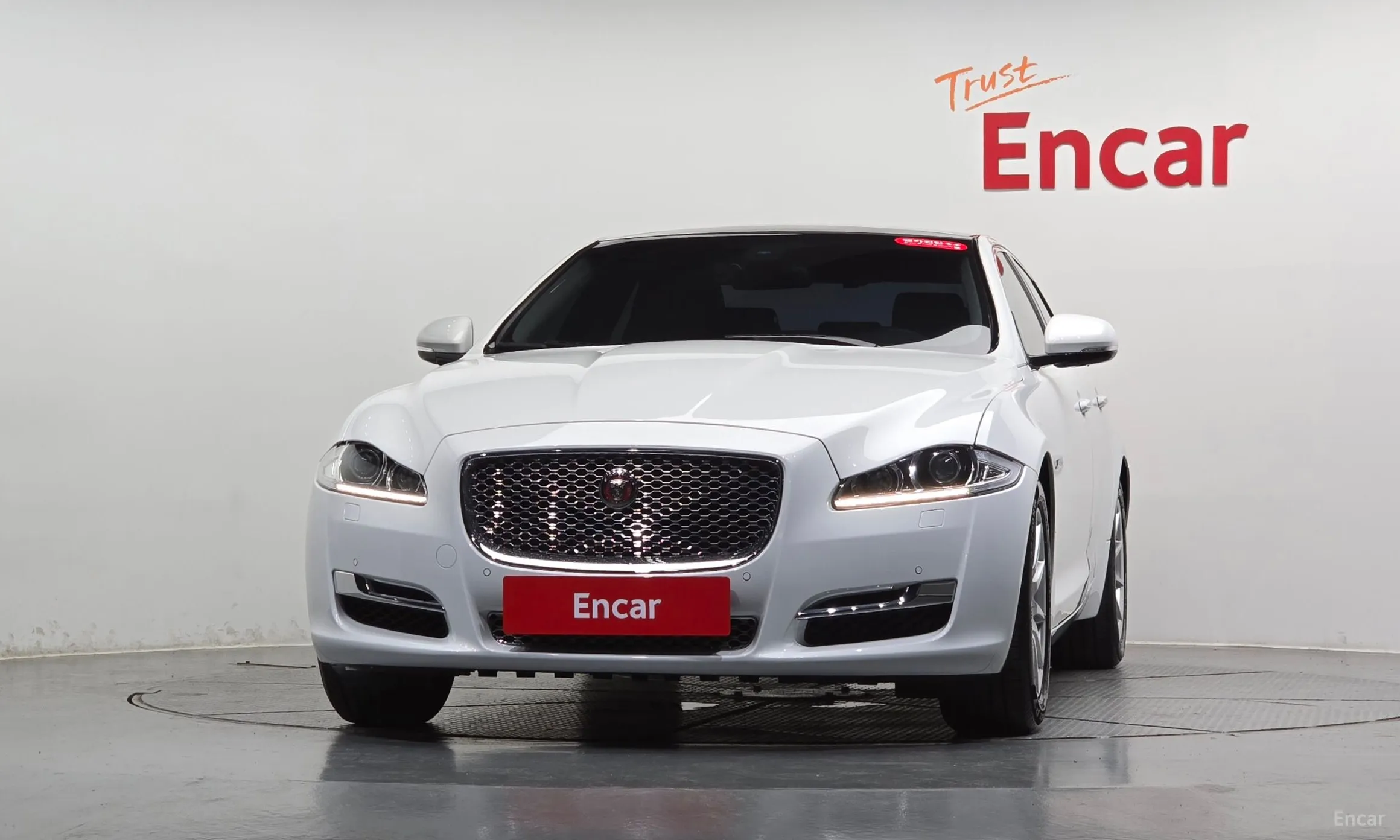 Jaguar All New XJ превью 3