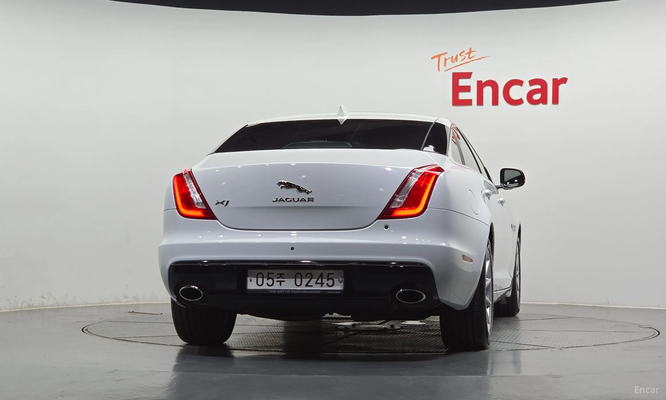Jaguar All New XJ превью 4