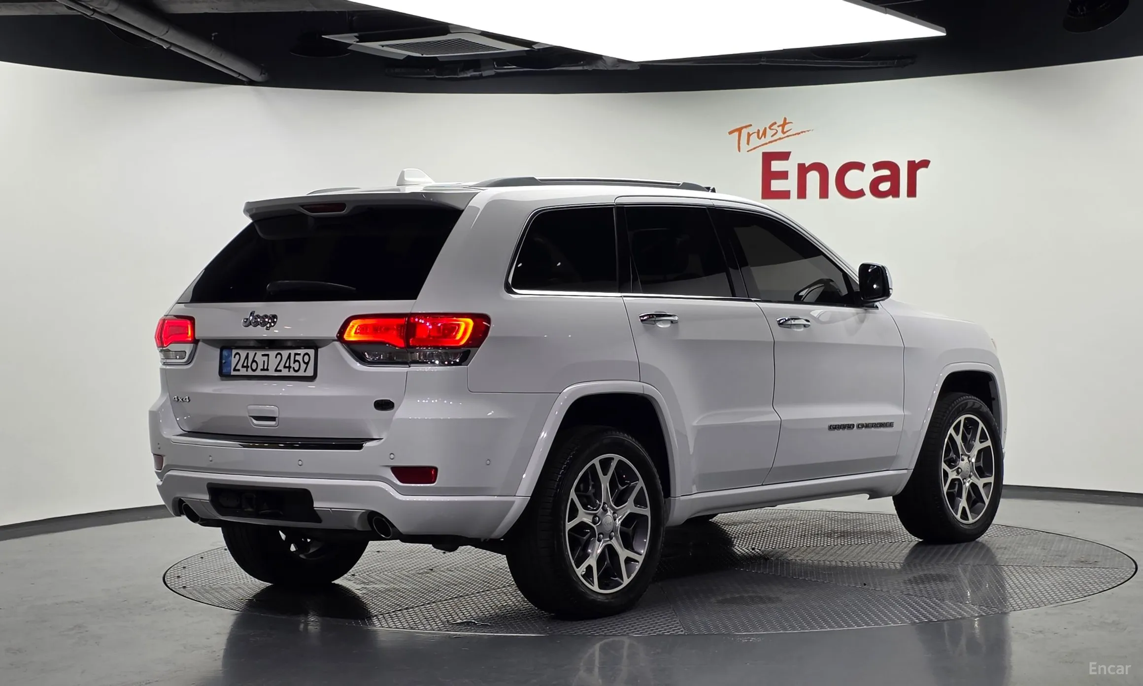 Jeep Grand Cherokee превью 2