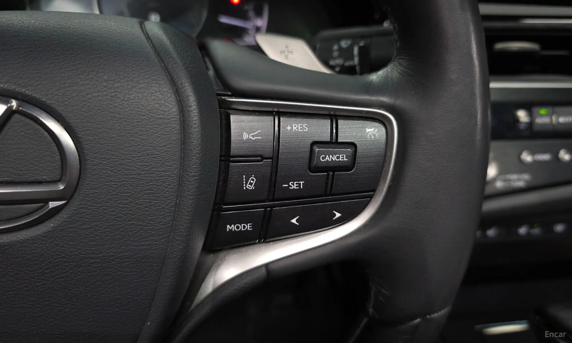 Lexus ES300h 7th Generation превью 18