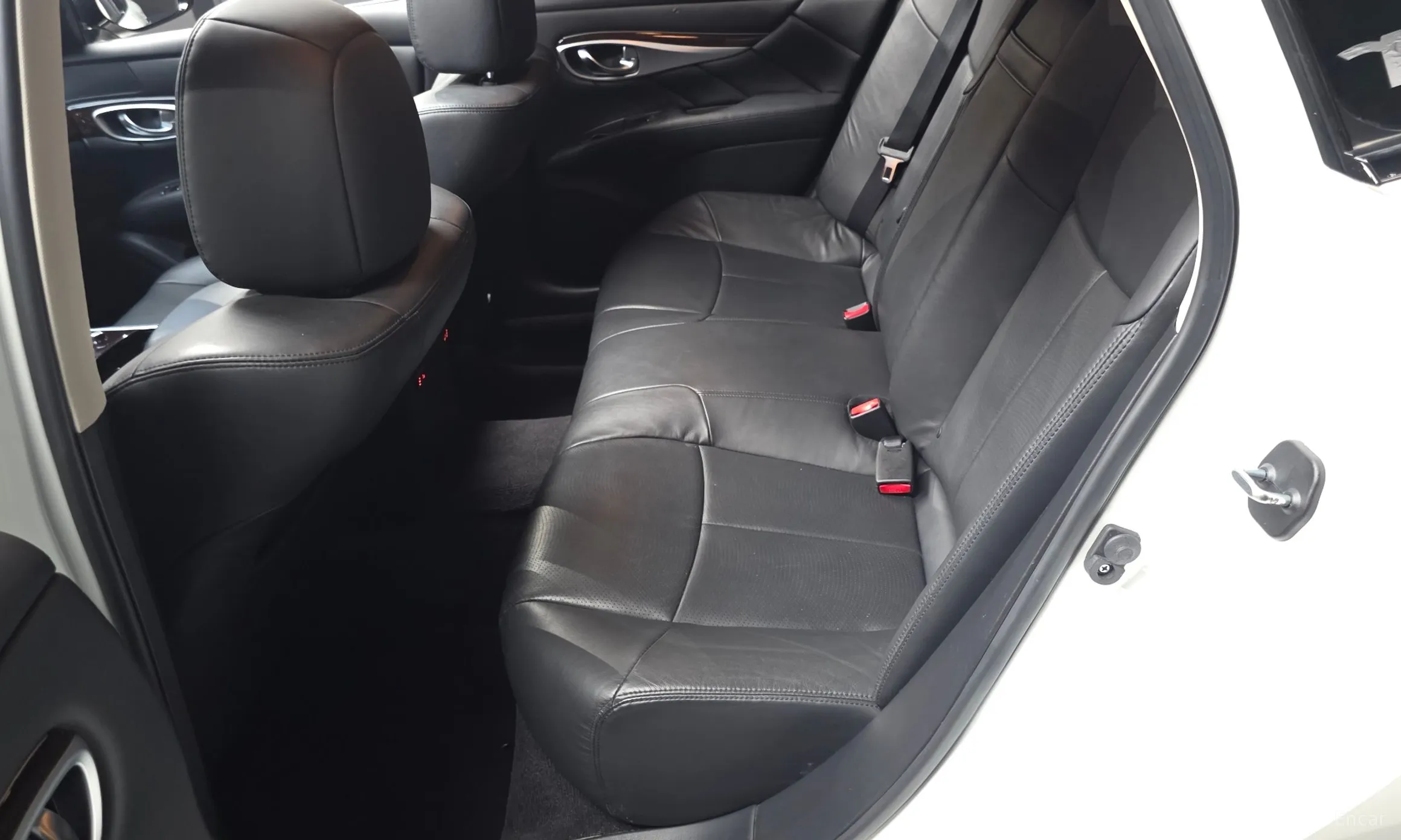 Infiniti Q70 превью 11