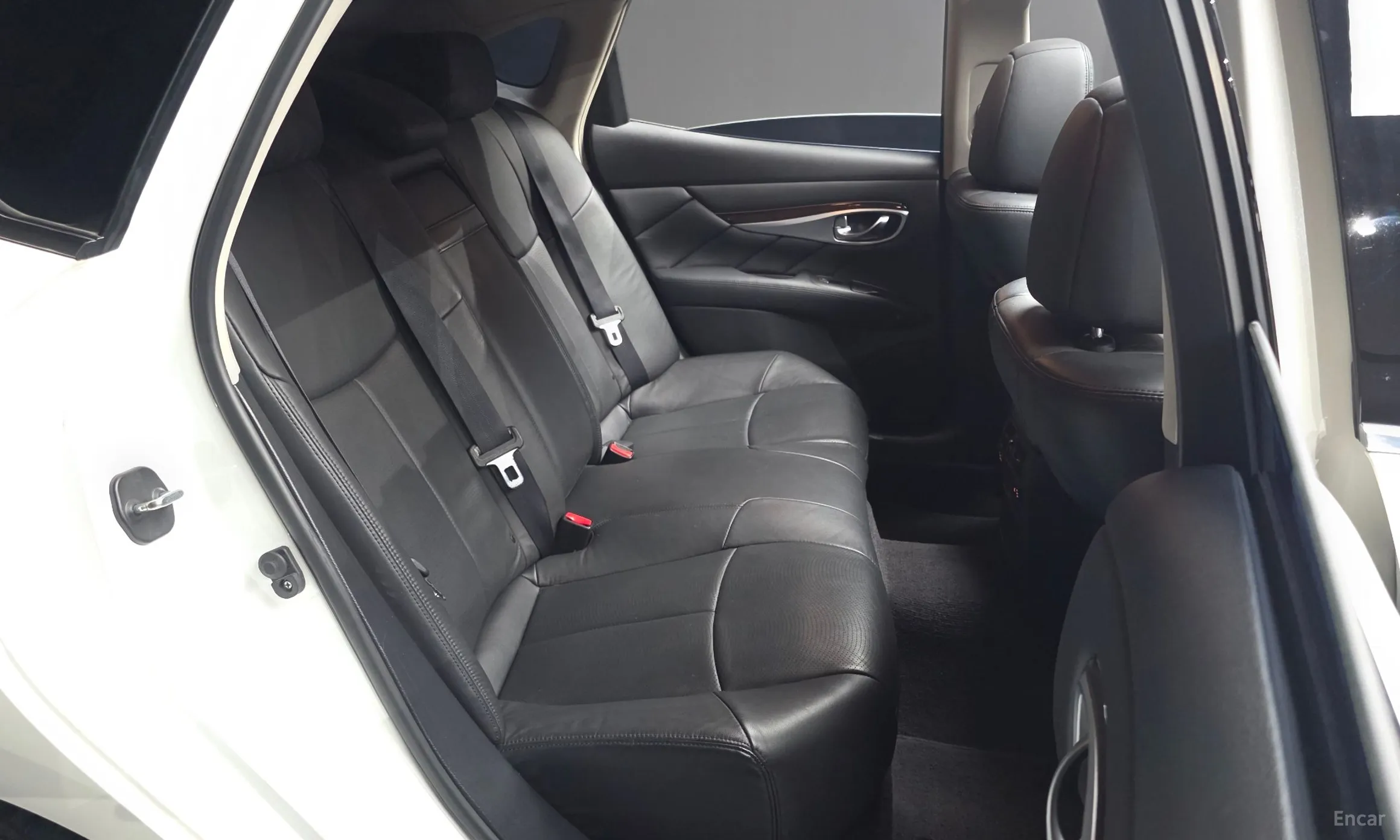Infiniti Q70 превью 12