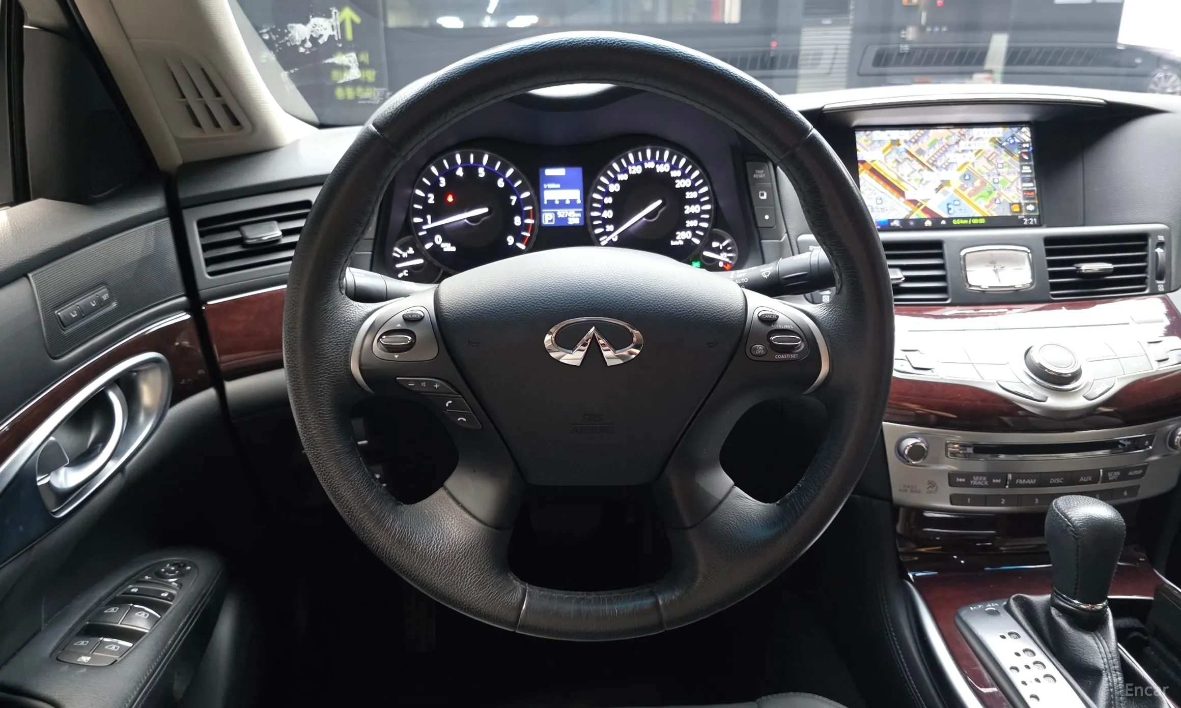 Infiniti Q70 превью 13