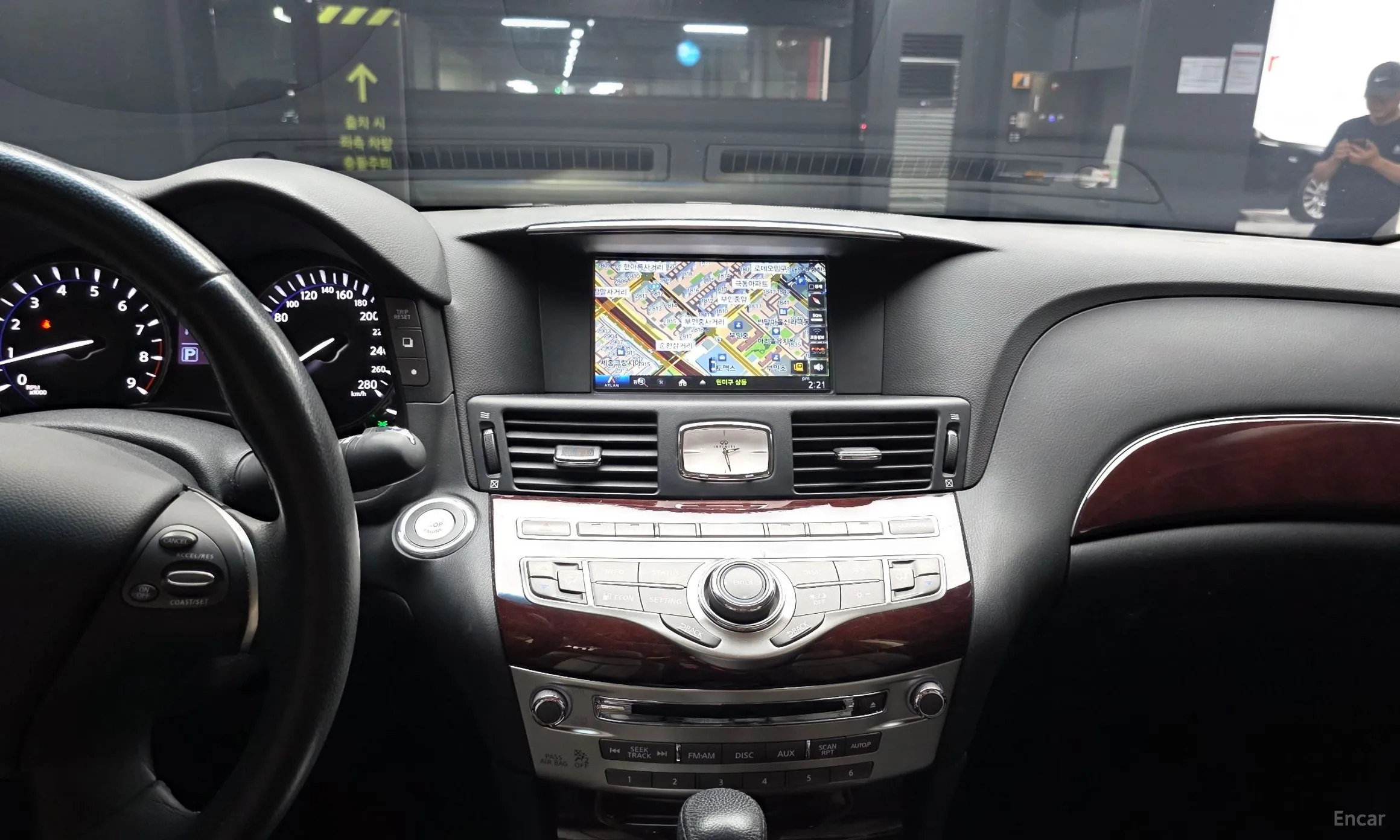 Infiniti Q70 превью 14
