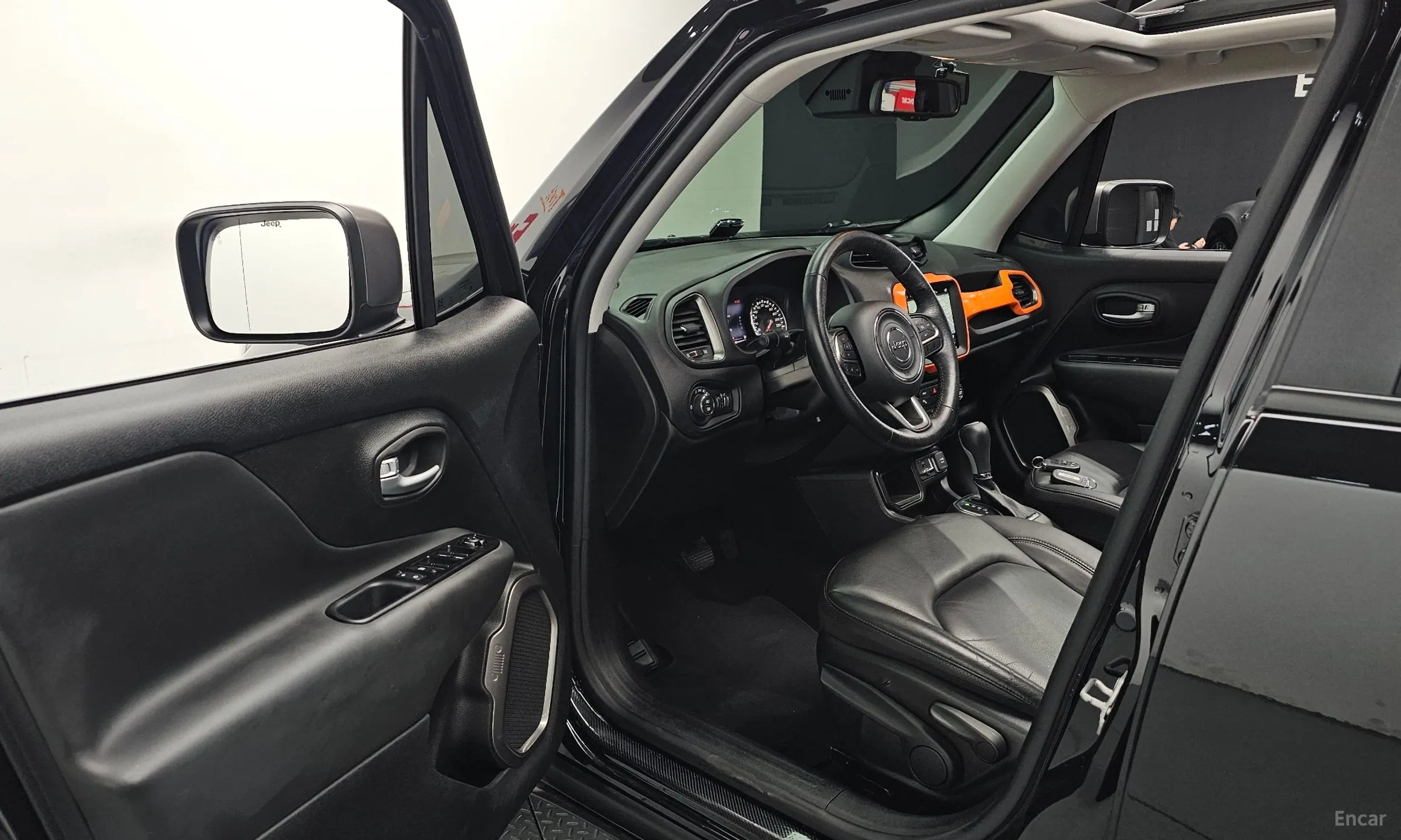 Jeep Renegade превью 10