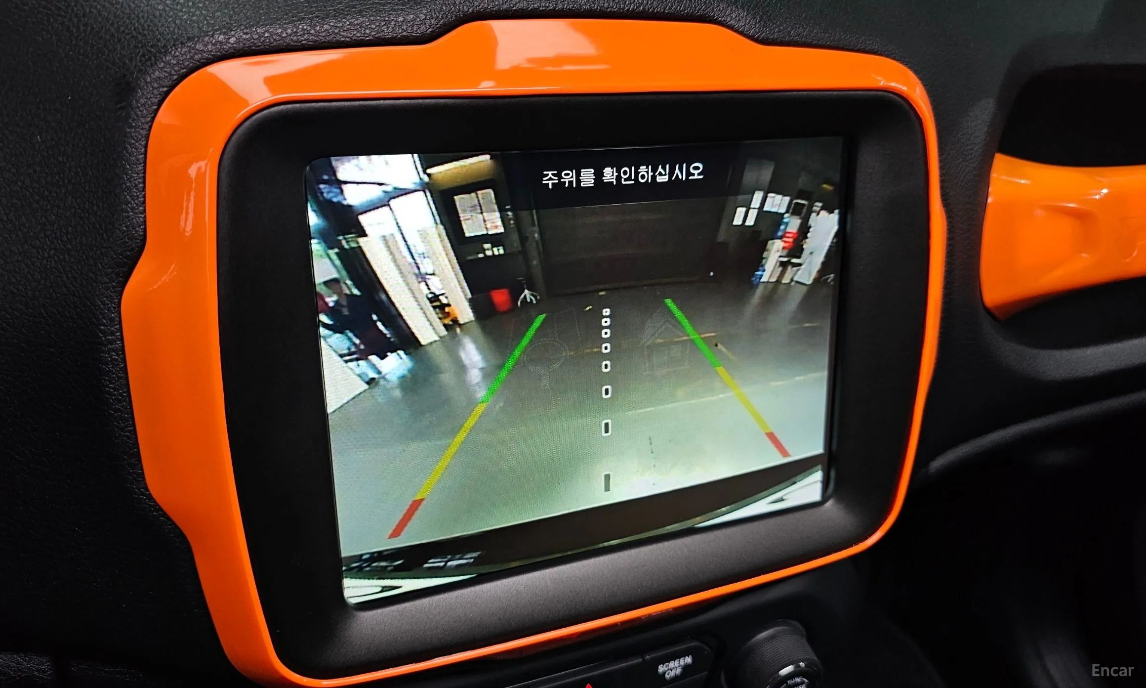 Jeep Renegade превью 15