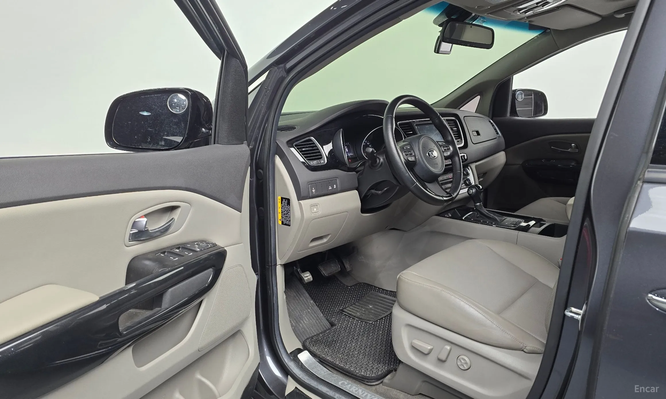 Kia Carnival превью 10