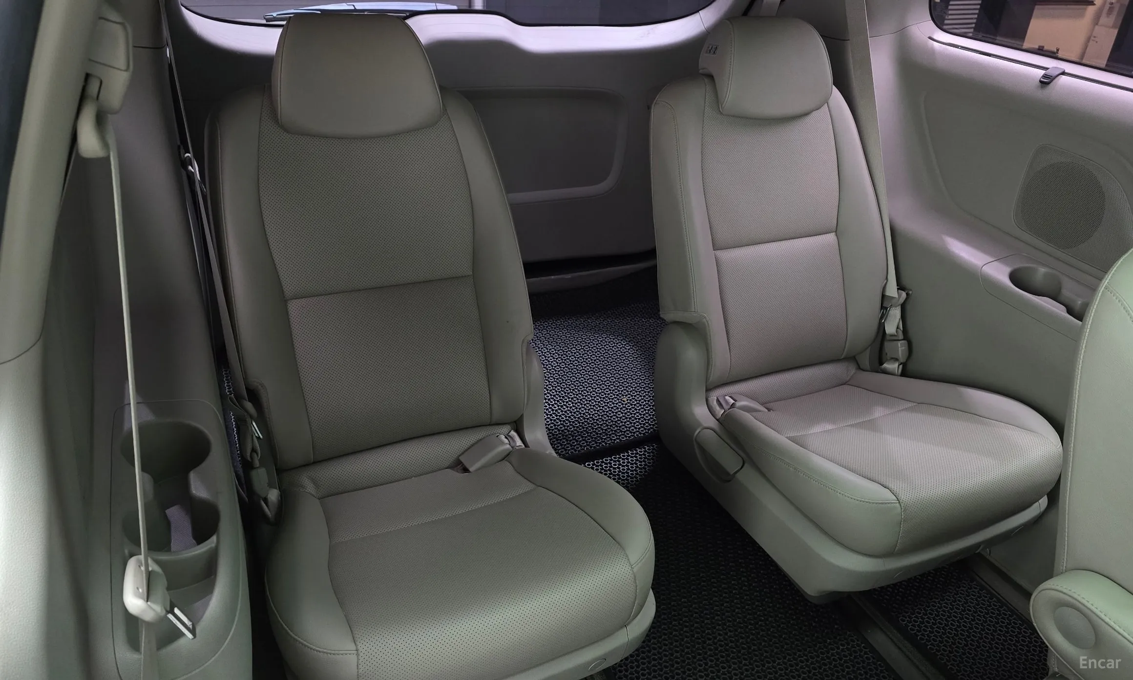 Kia Carnival превью 12