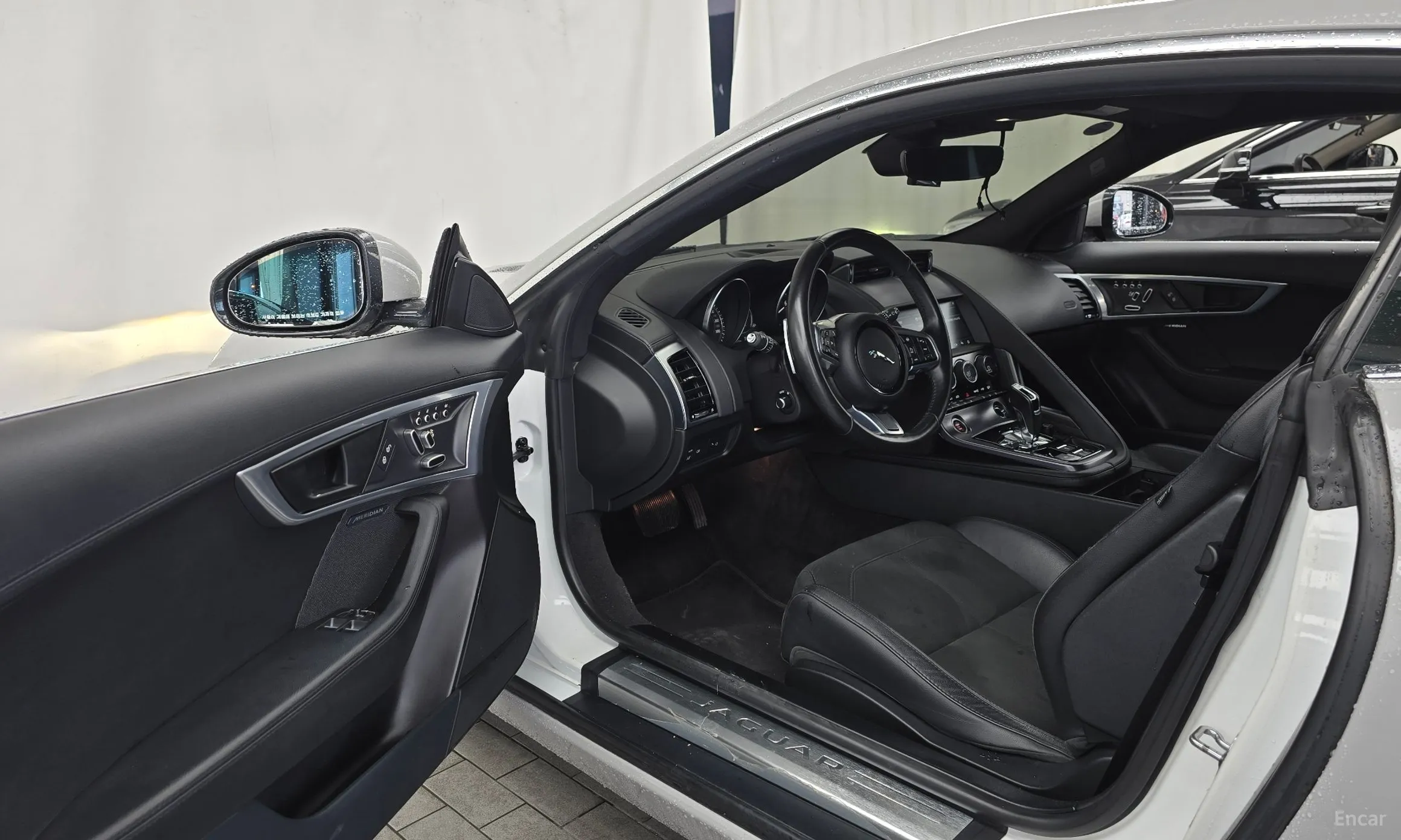 Jaguar F-TYPE превью 10