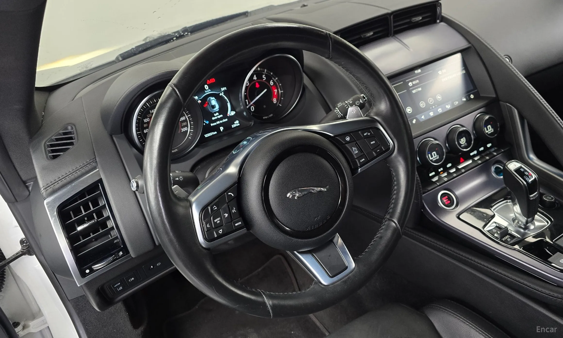 Jaguar F-TYPE превью 13
