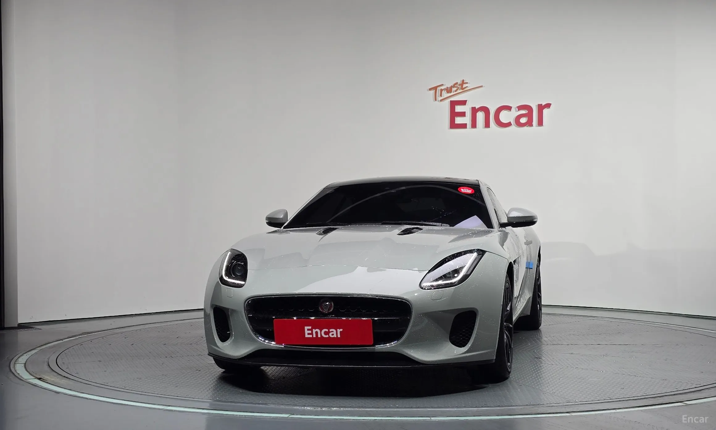 Jaguar F-TYPE превью 3