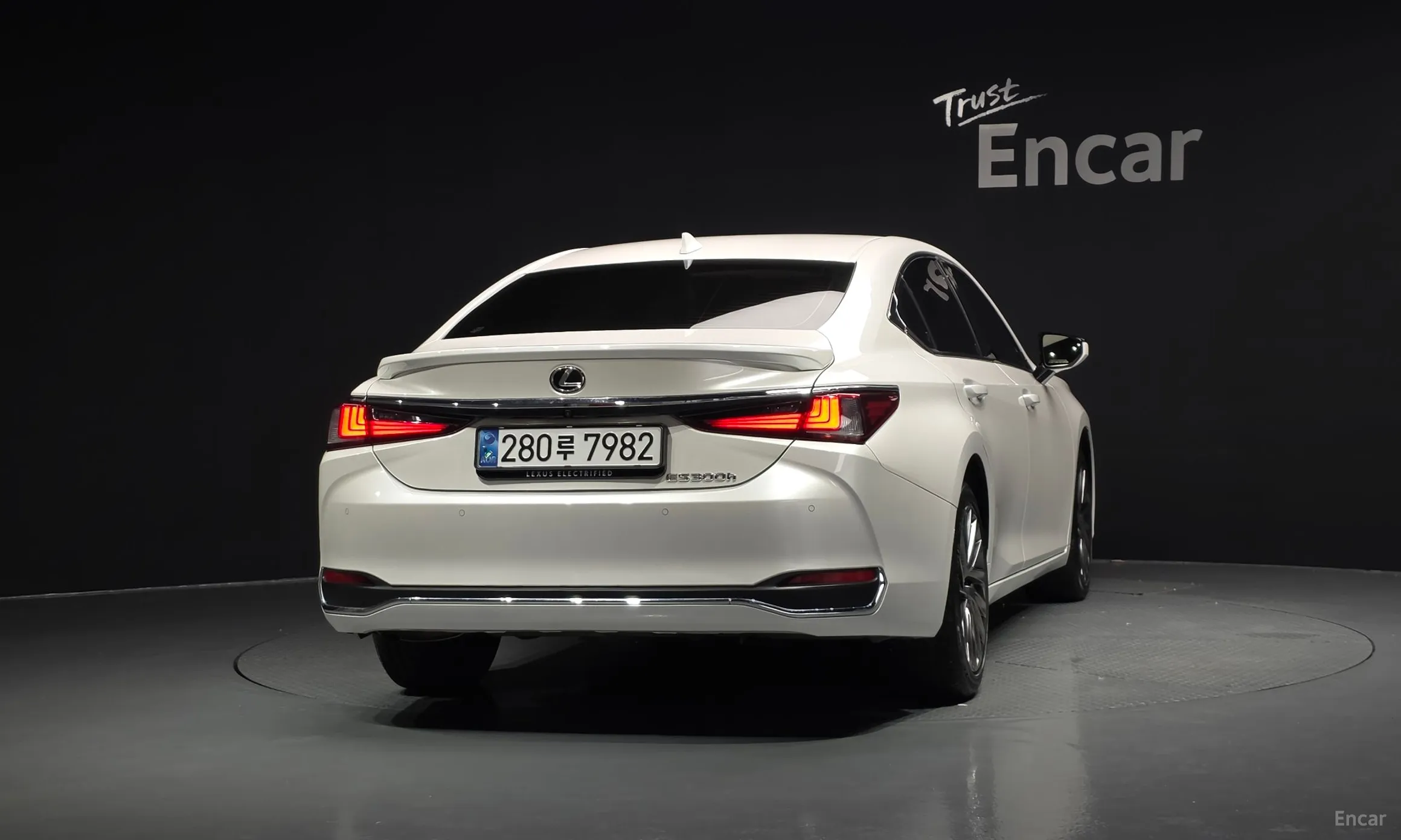 Lexus ES300h 7th Generation превью 4