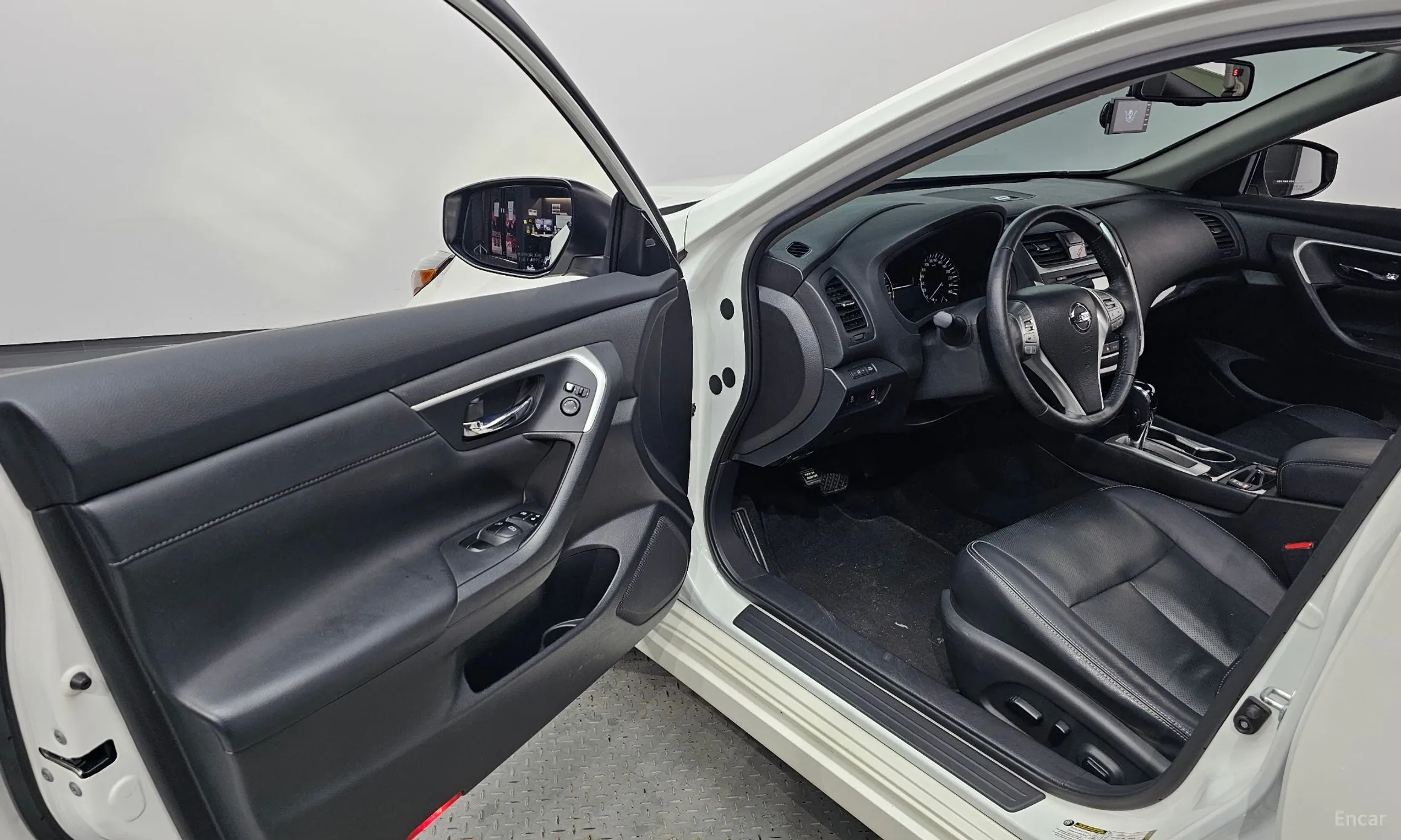 Nissan Altima превью 10