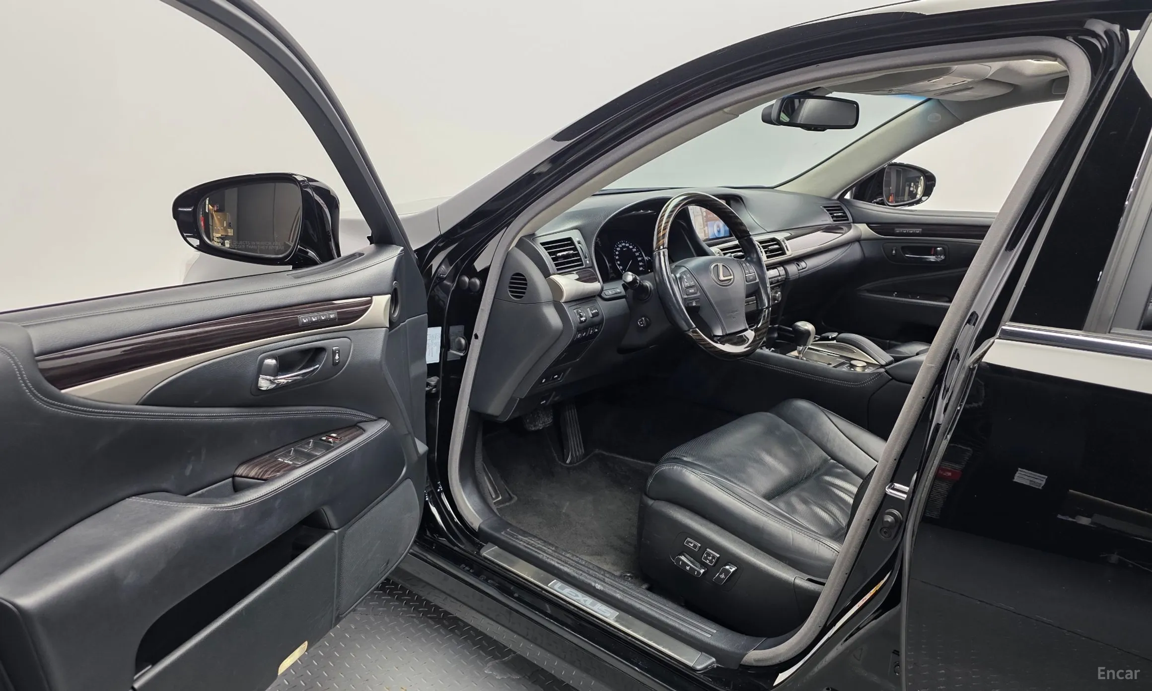 Lexus LS600hL превью 10