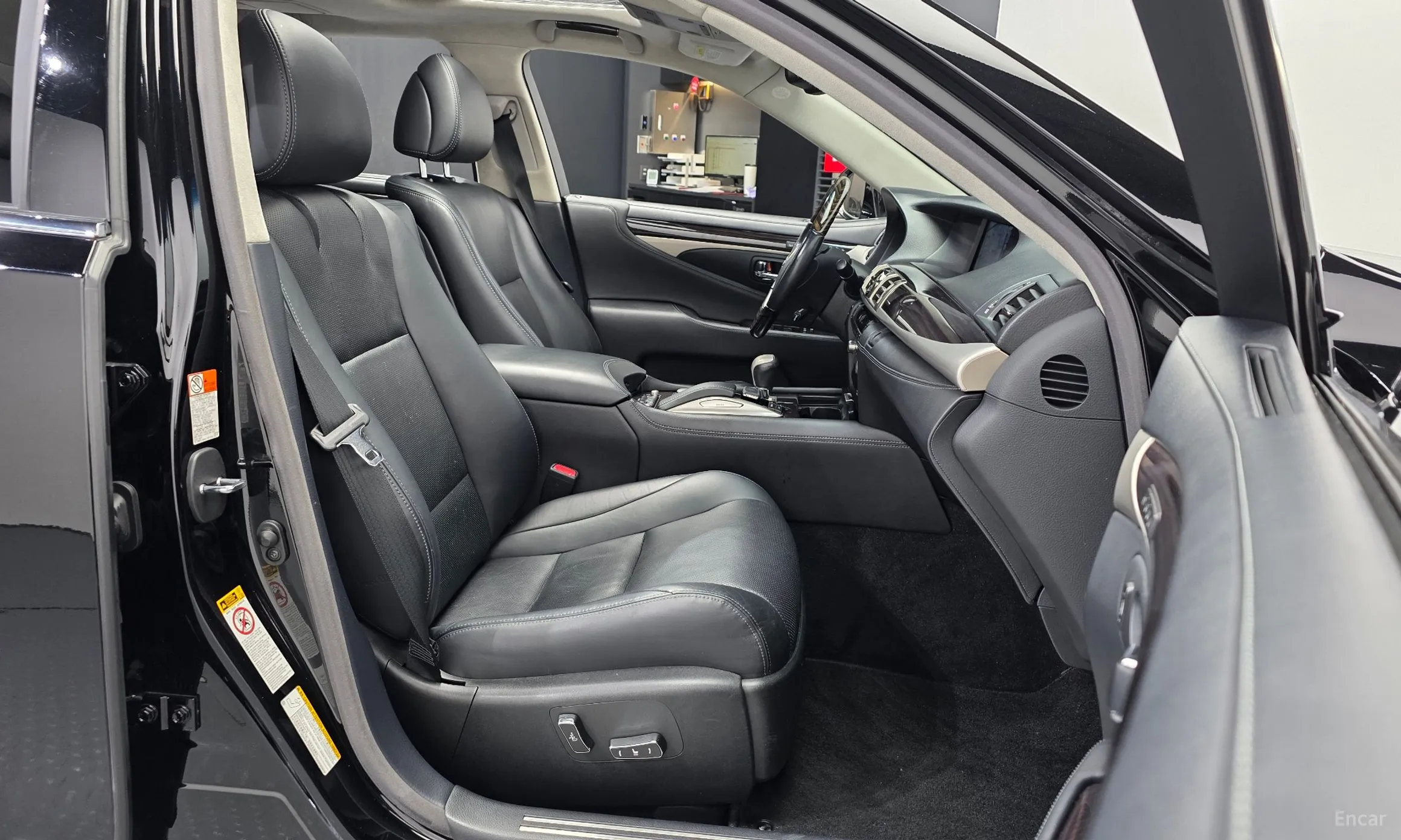 Lexus LS600hL превью 11