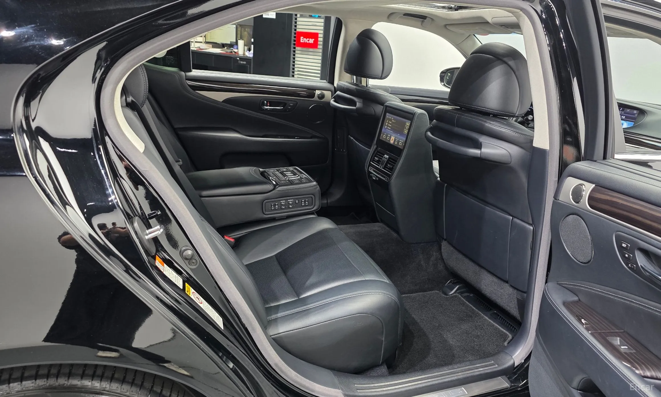 Lexus LS600hL превью 12