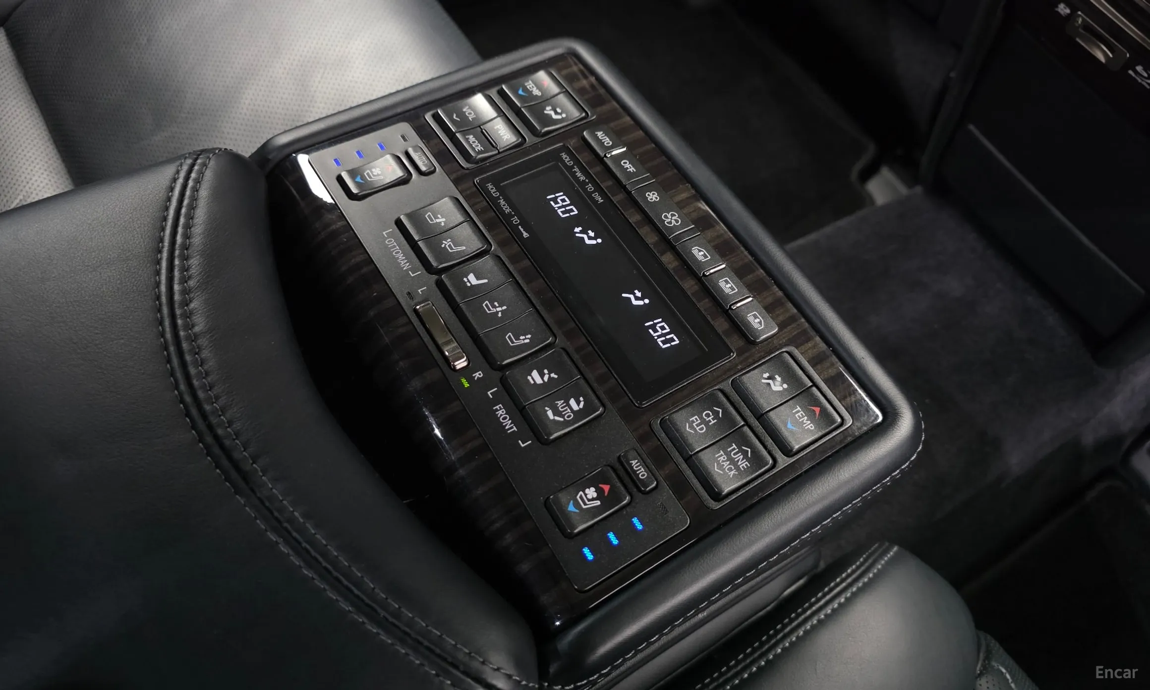 Lexus LS600hL превью 18