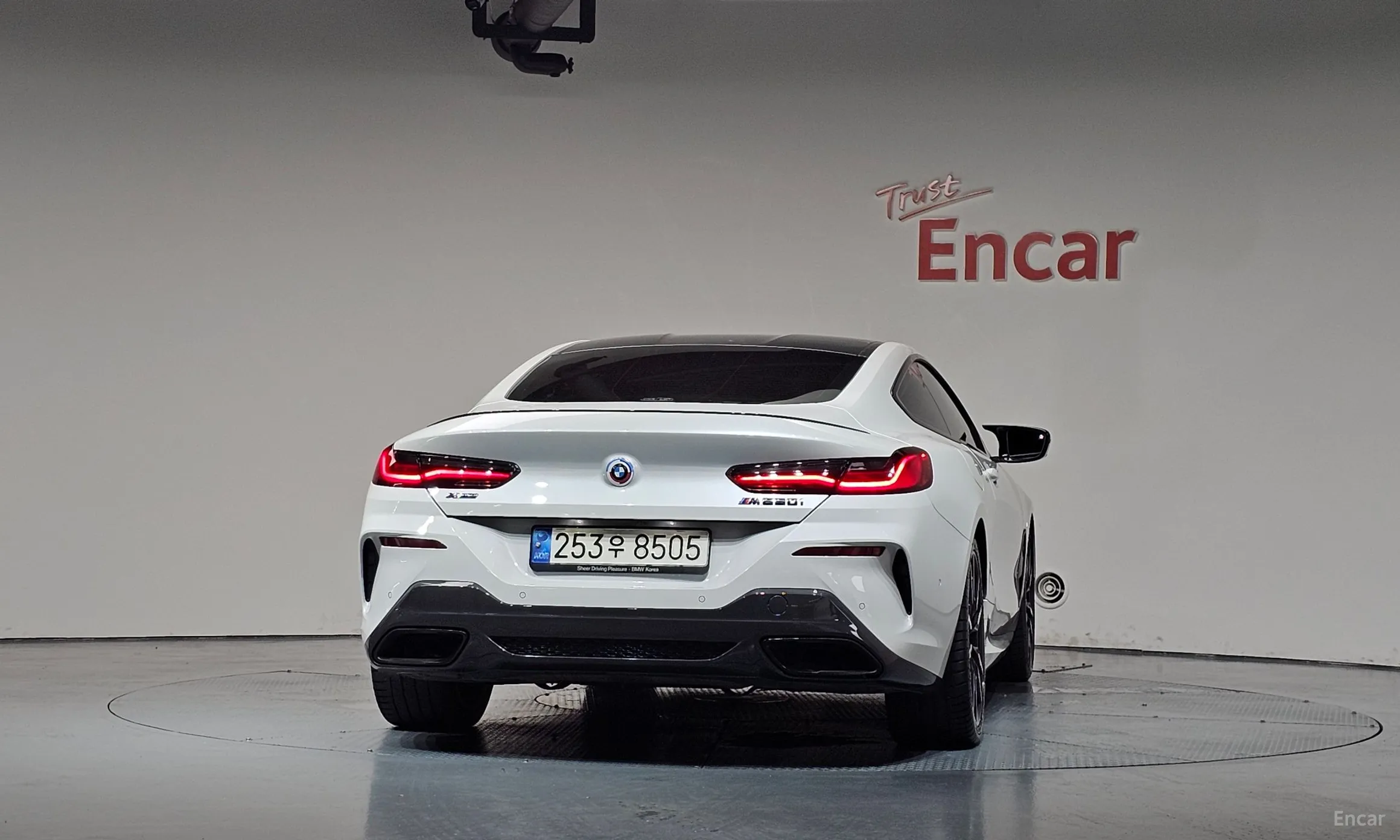 BMW 8-series (G15) превью 4