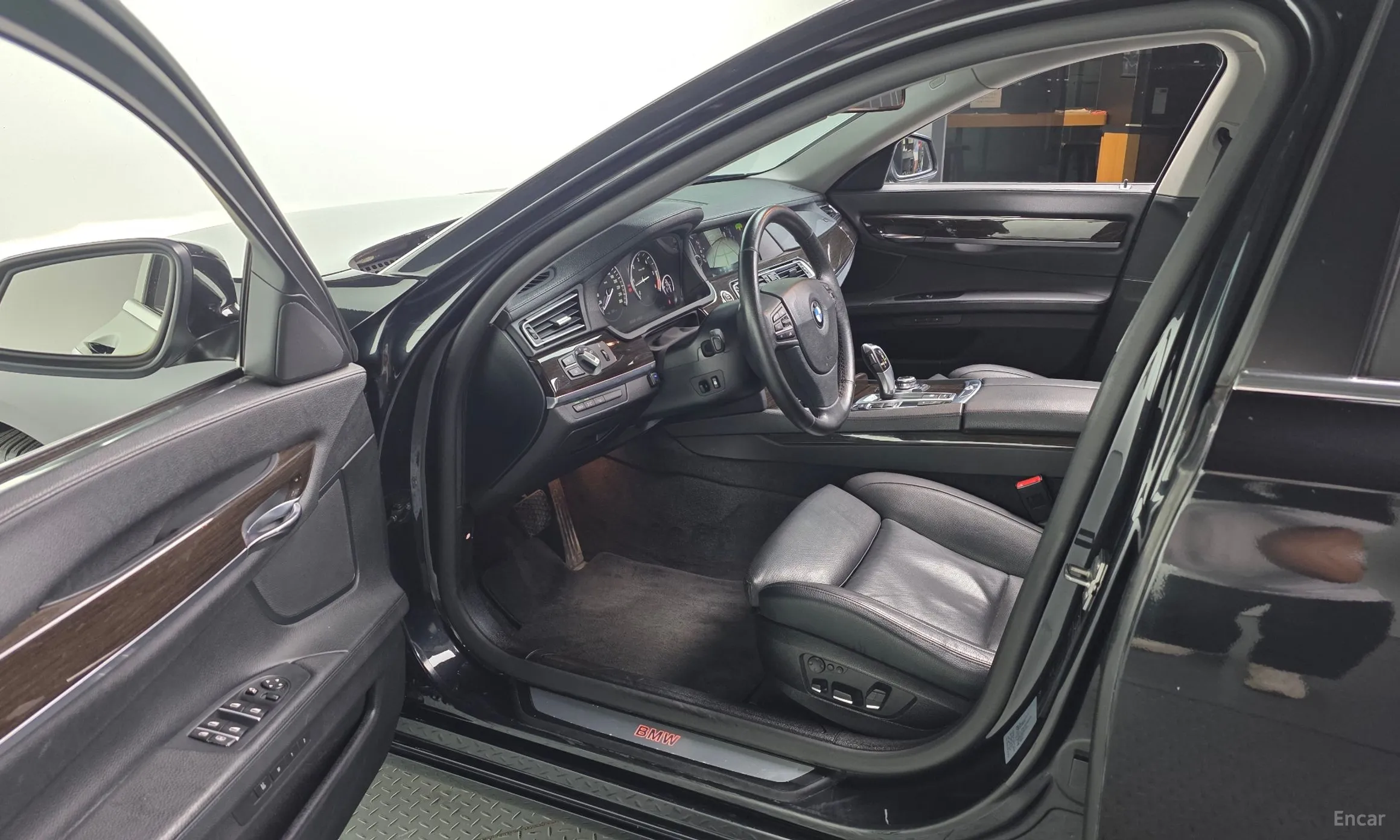 BMW 7 Series (F01) превью 10