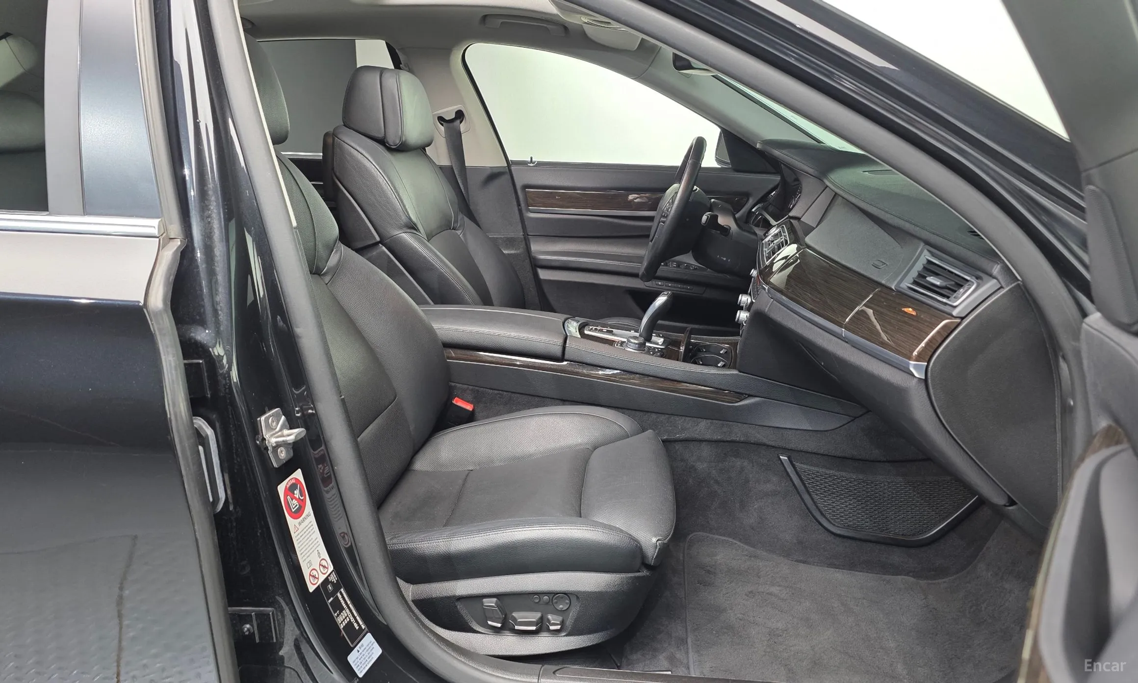 BMW 7 Series (F01) превью 11