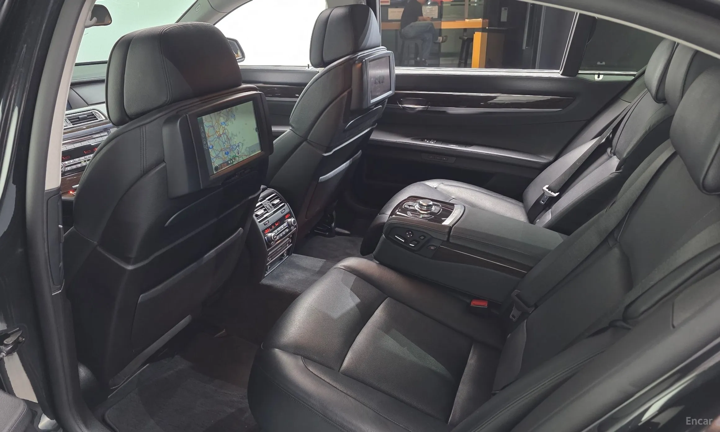 BMW 7 Series (F01) превью 12